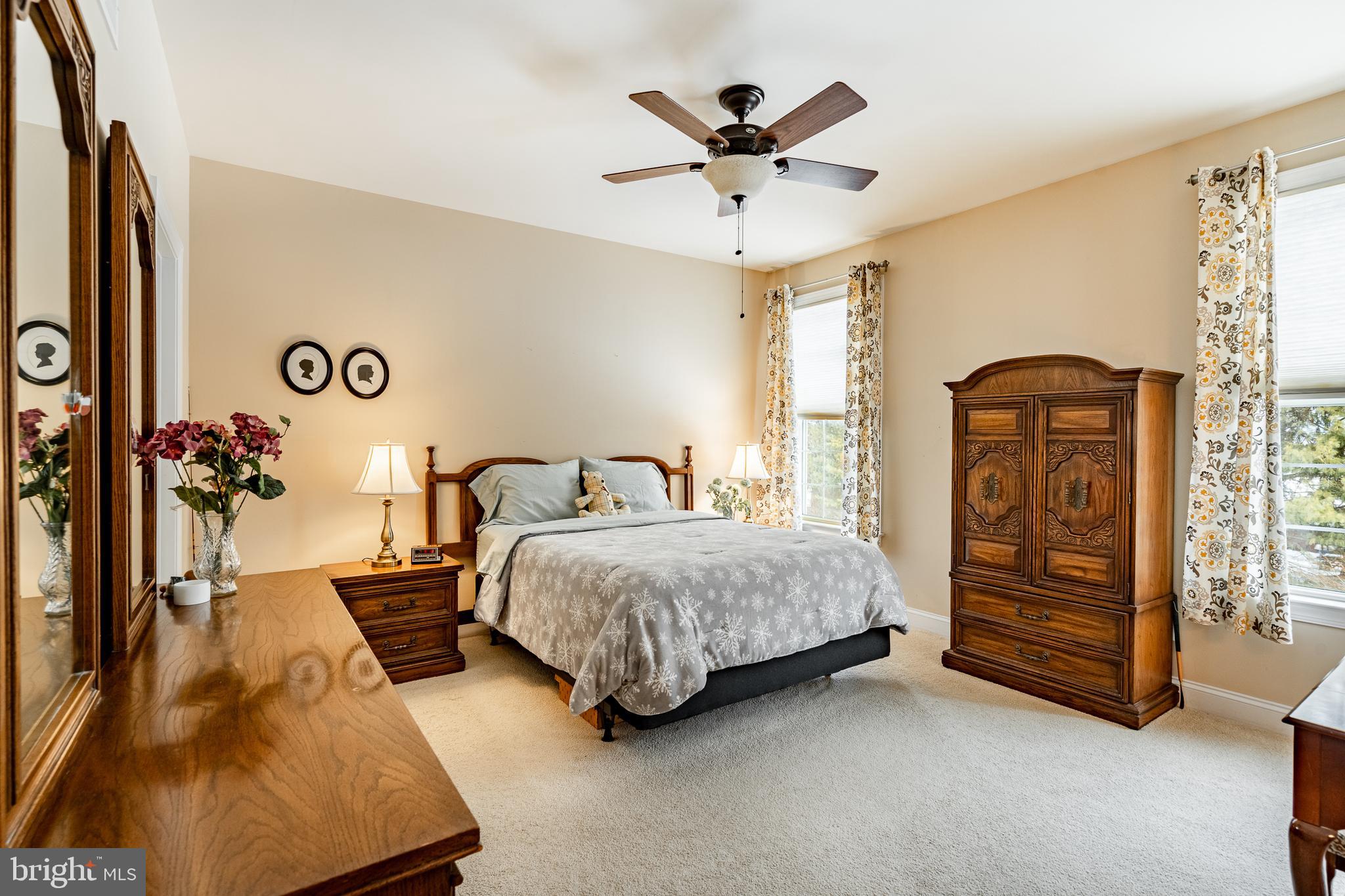 KNOB HILL FARMS - Residential