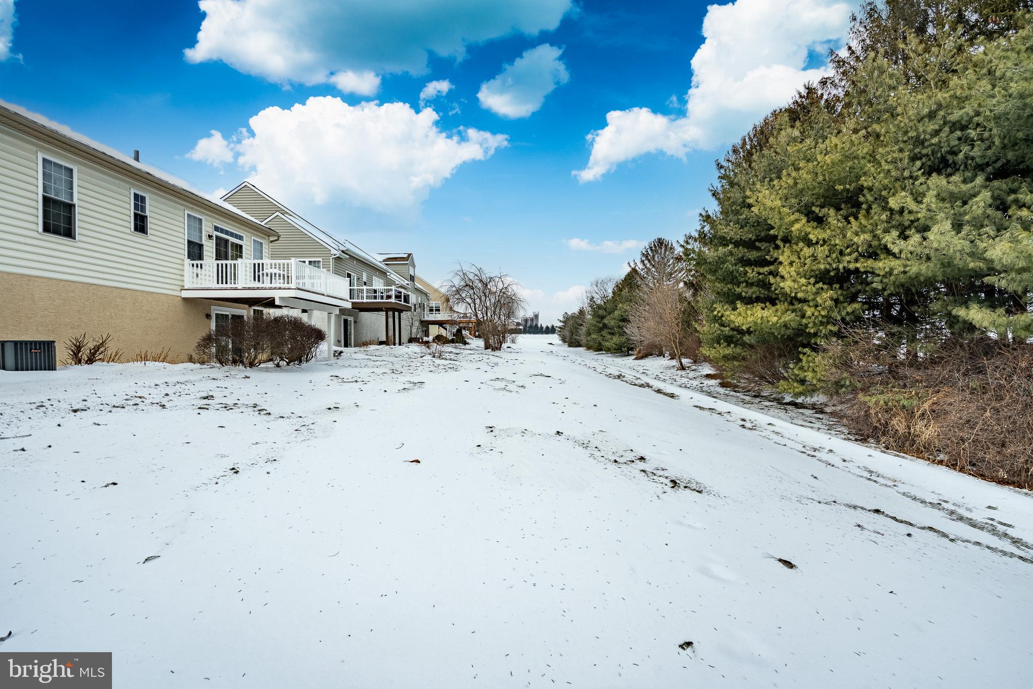 KNOB HILL FARMS - Residential