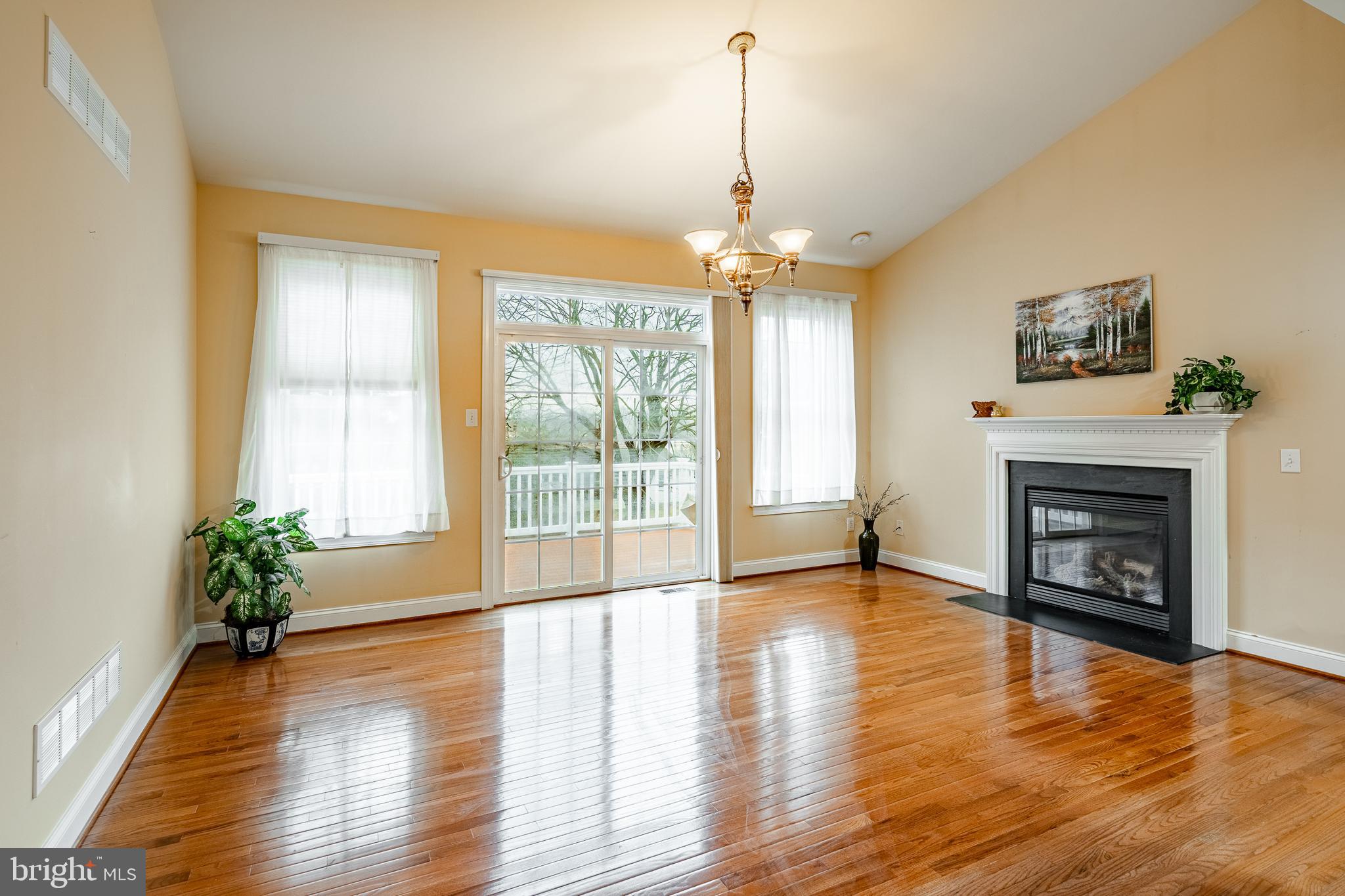 KNOB HILL FARMS - Residential