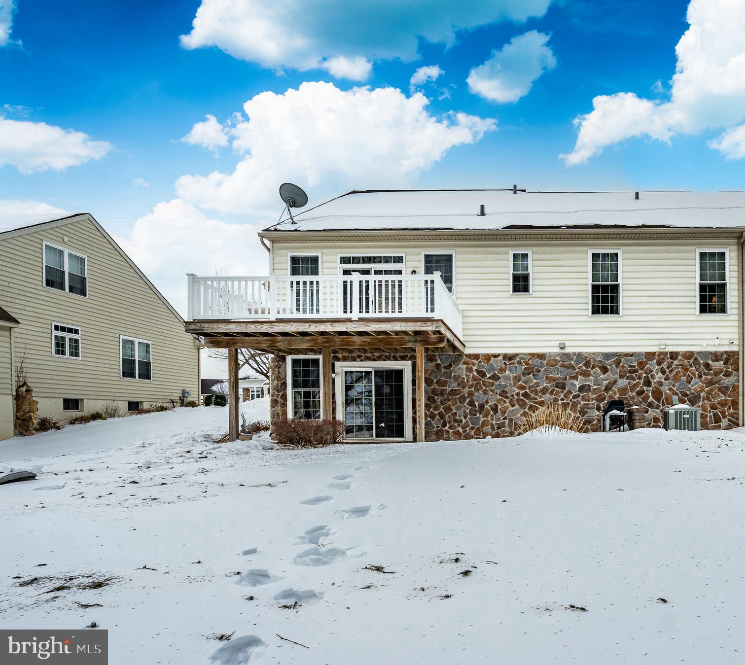 KNOB HILL FARMS - Residential