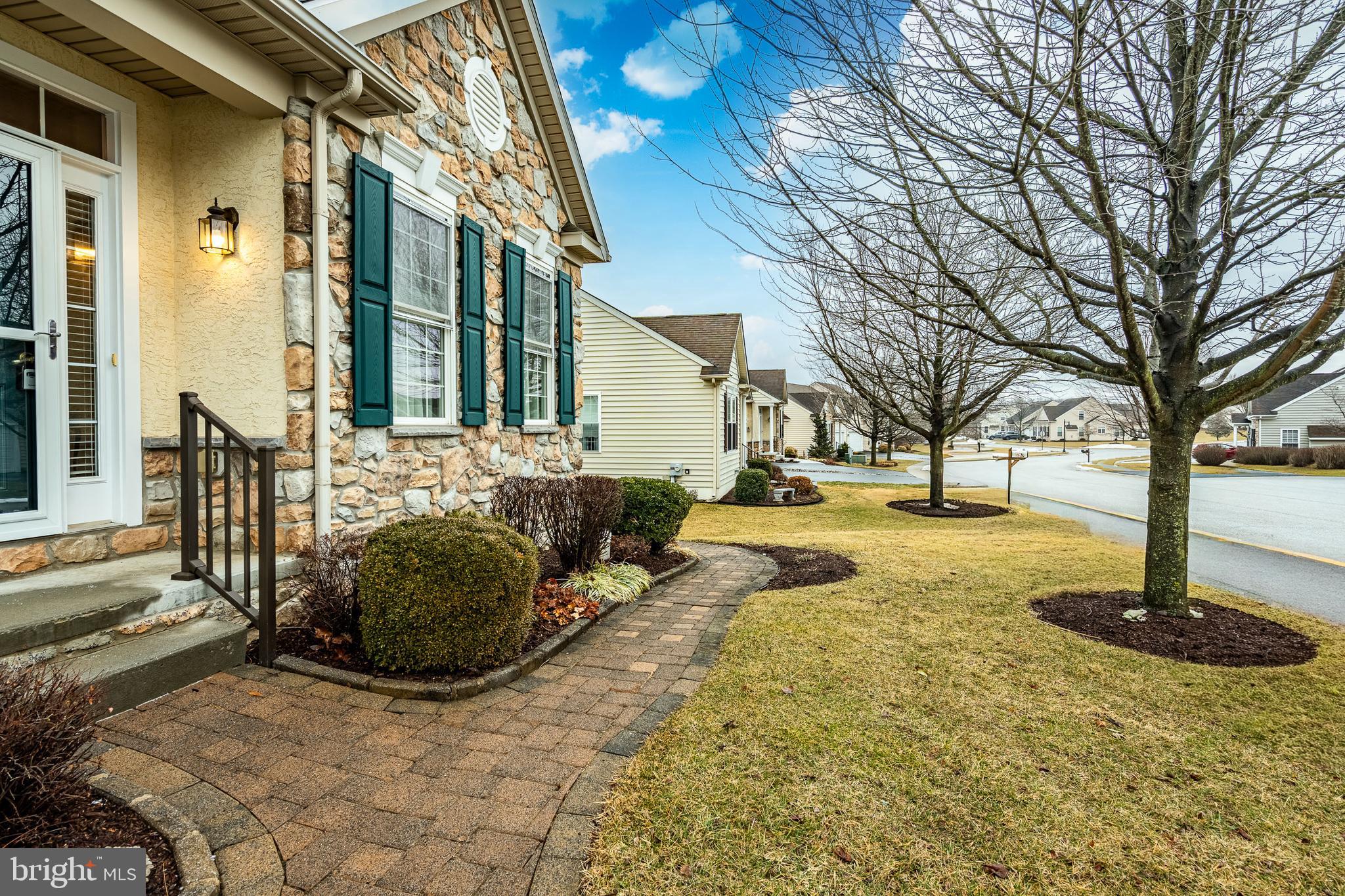 KNOB HILL FARMS - Residential