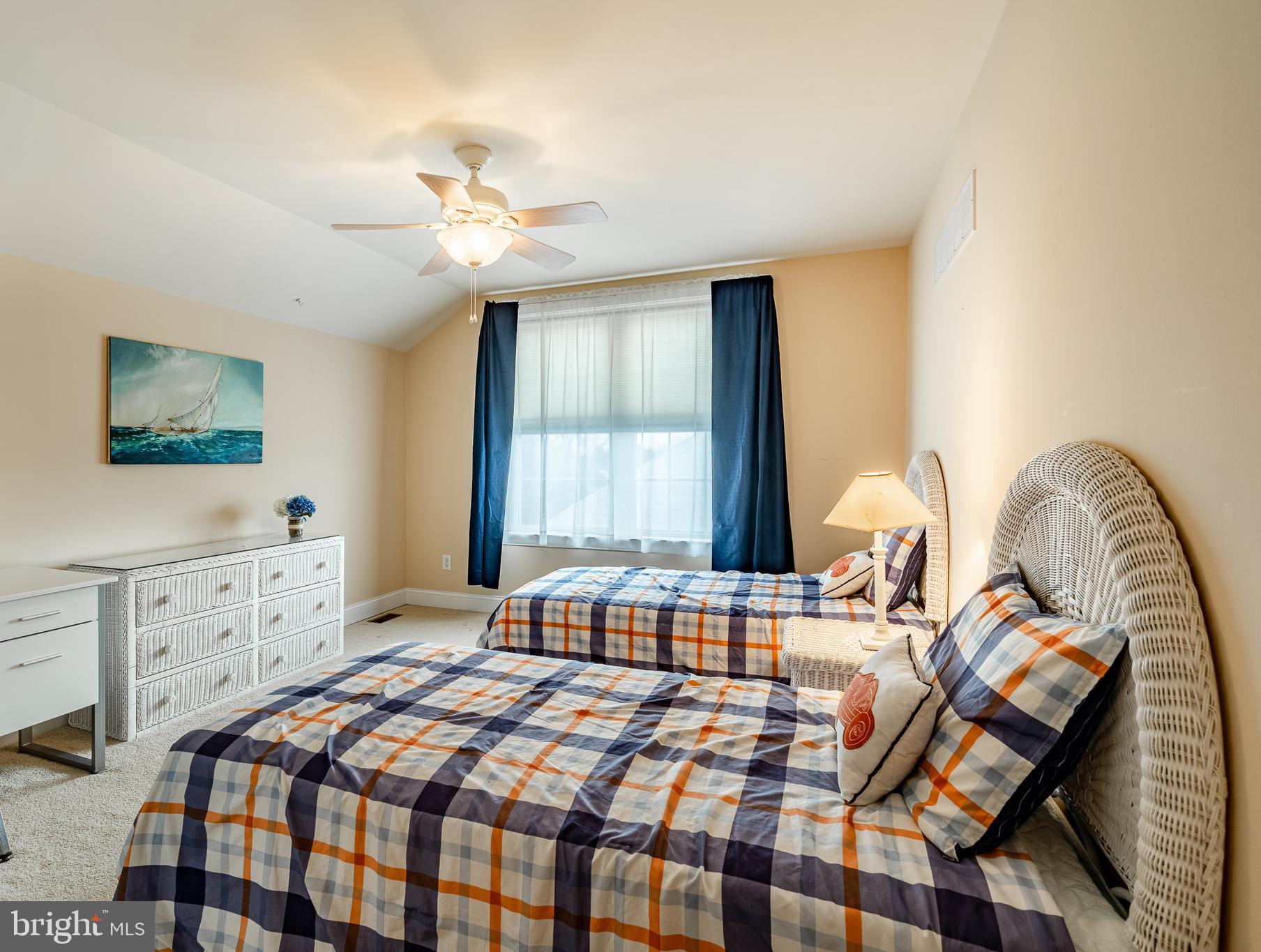 KNOB HILL FARMS - Residential