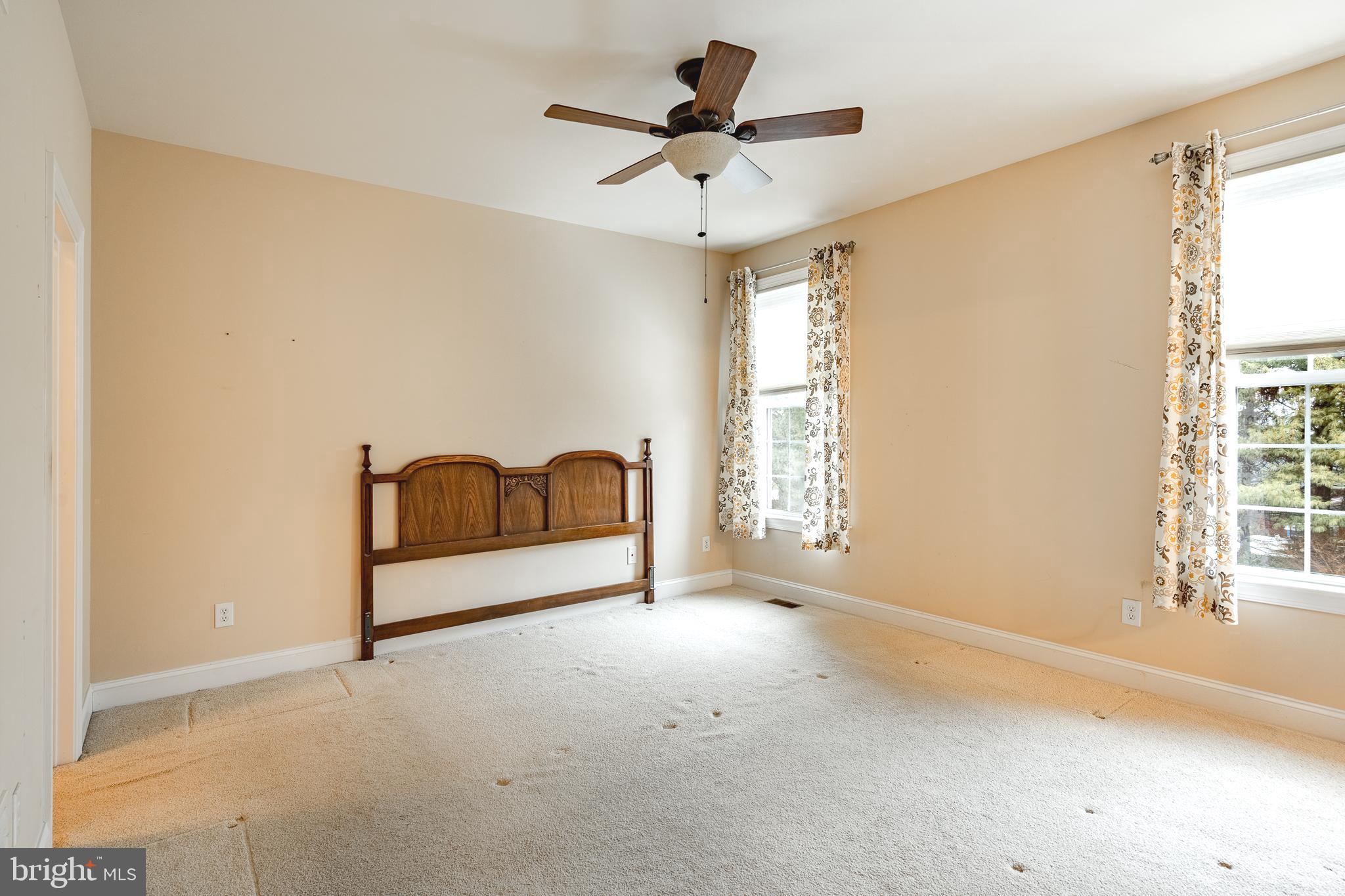 KNOB HILL FARMS - Residential