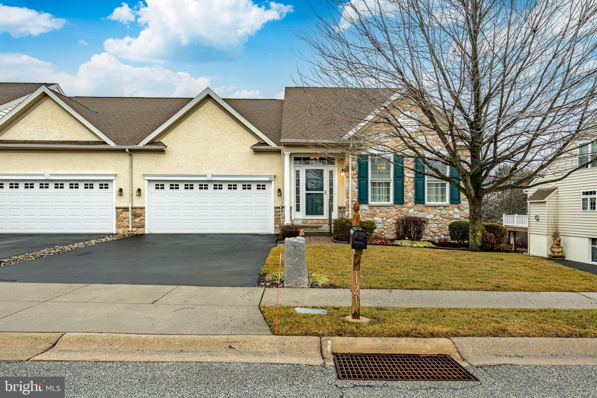 KNOB HILL FARMS - Residential