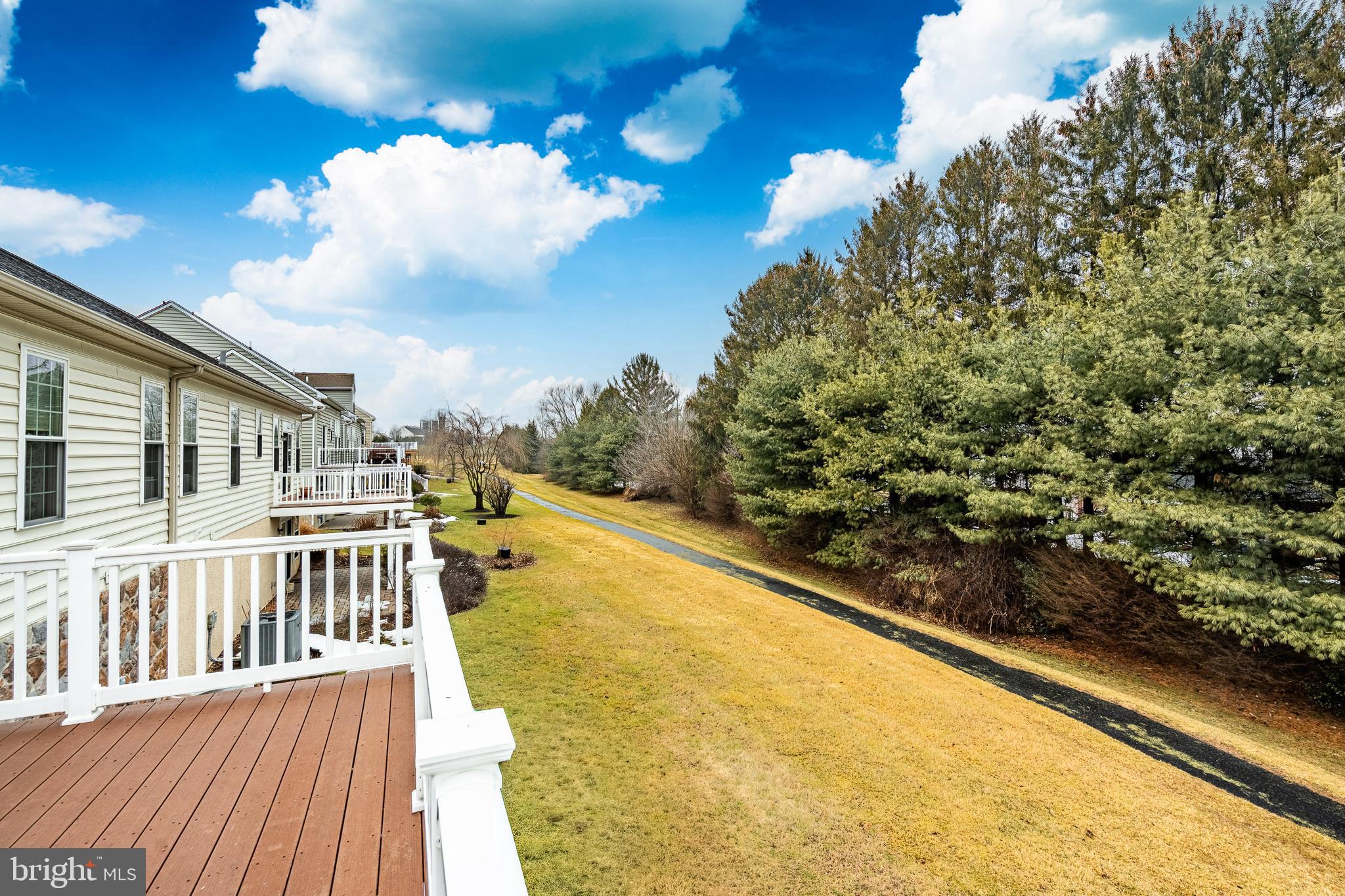 KNOB HILL FARMS - Residential