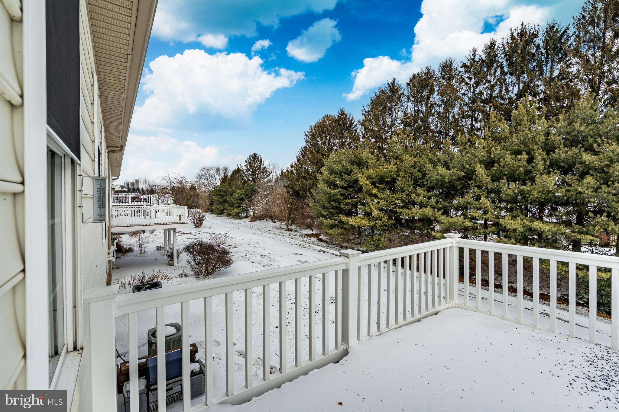 KNOB HILL FARMS - Residential