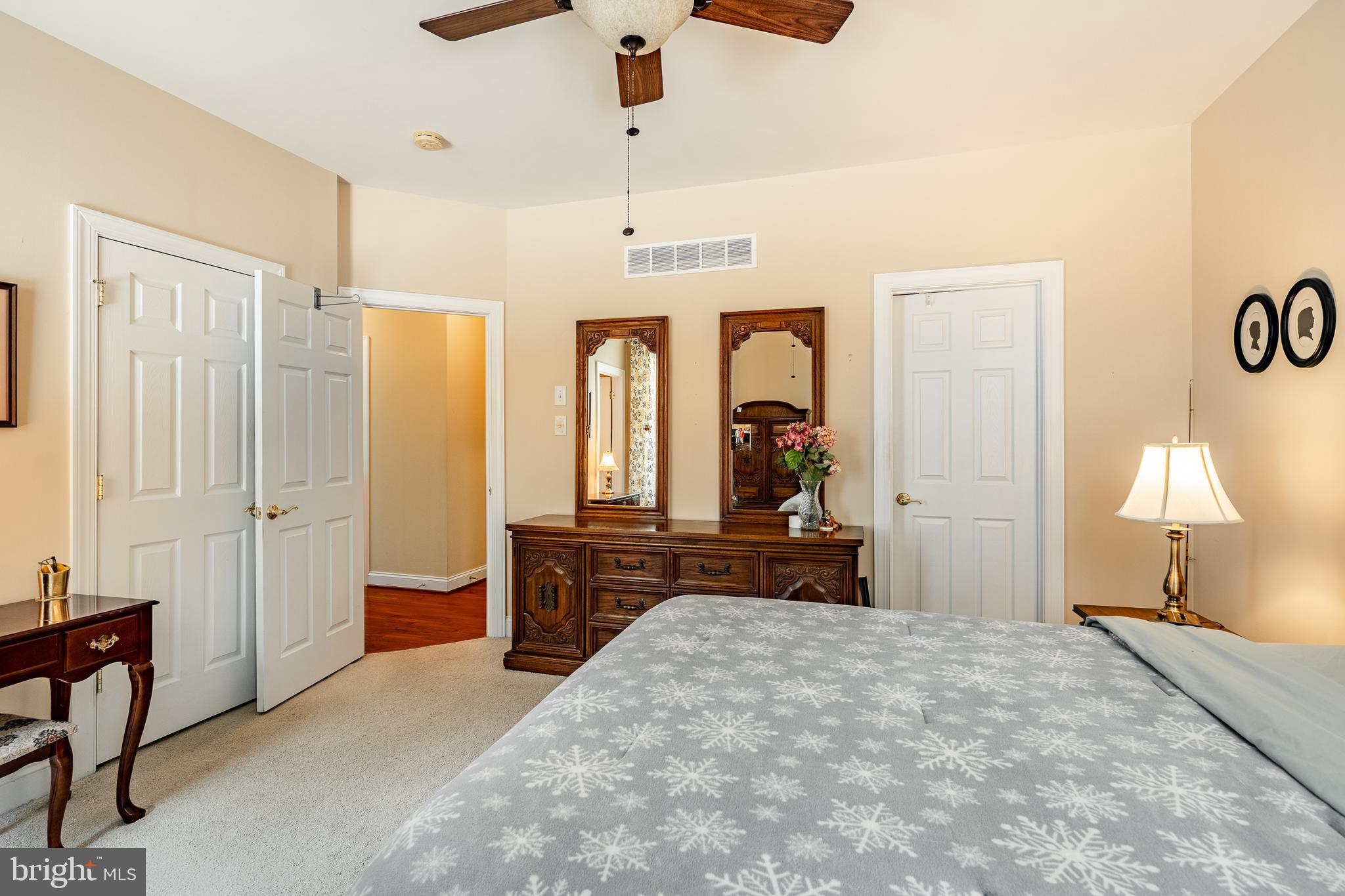 KNOB HILL FARMS - Residential