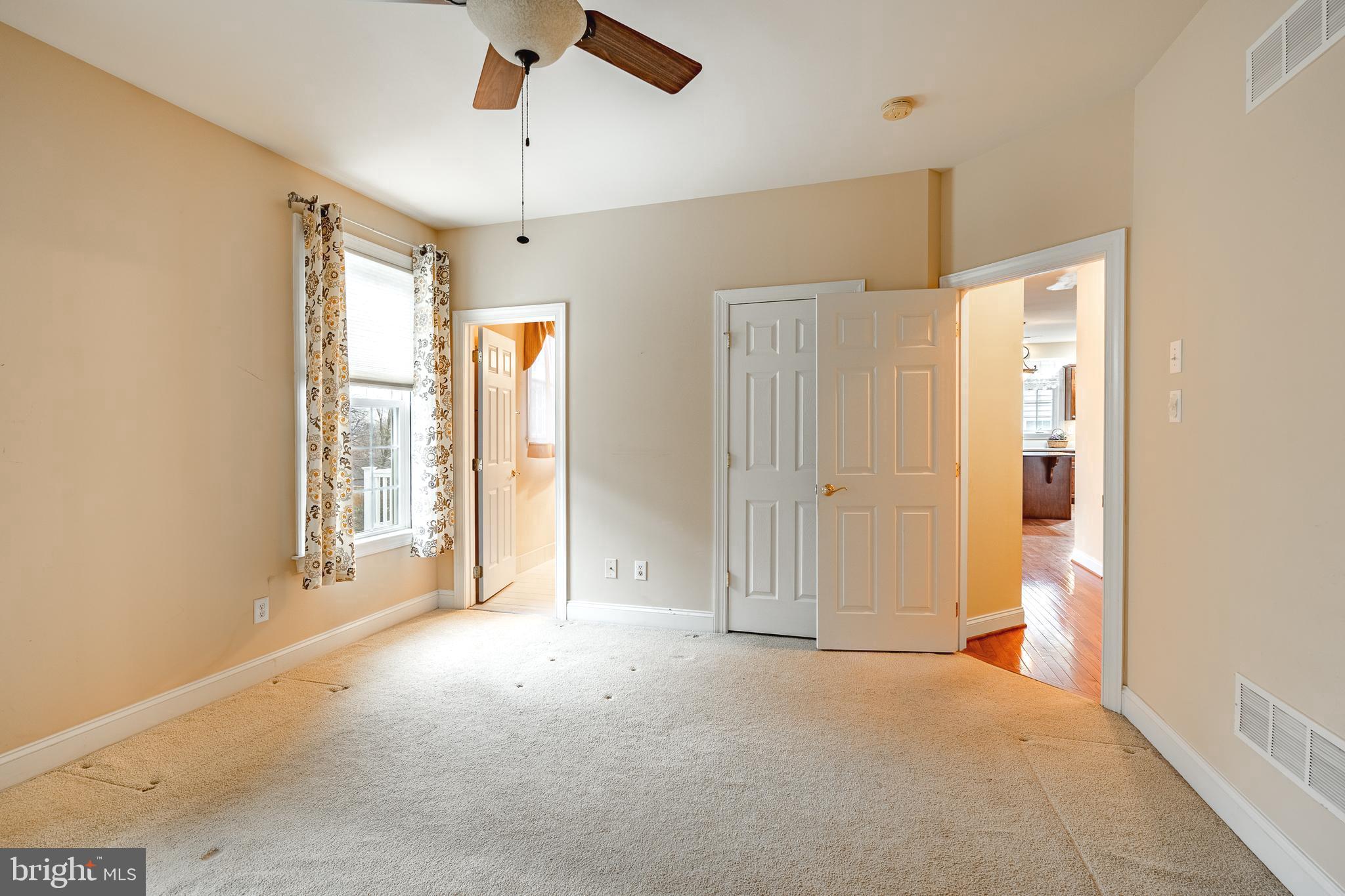 KNOB HILL FARMS - Residential