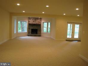 WILLIAMSBURG GARDENS - Residential Lease