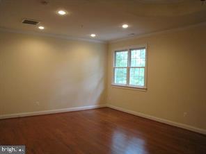 WILLIAMSBURG GARDENS - Residential Lease