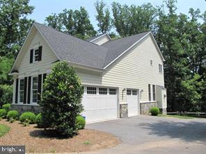 WILLIAMSBURG GARDENS - Residential Lease