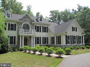 WILLIAMSBURG GARDENS - Residential Lease