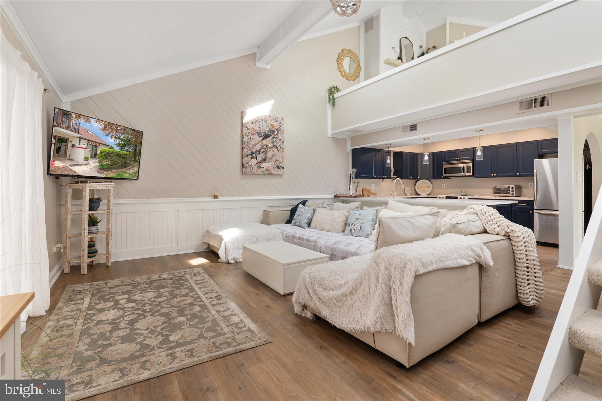 QUEENS LANDING - Residential