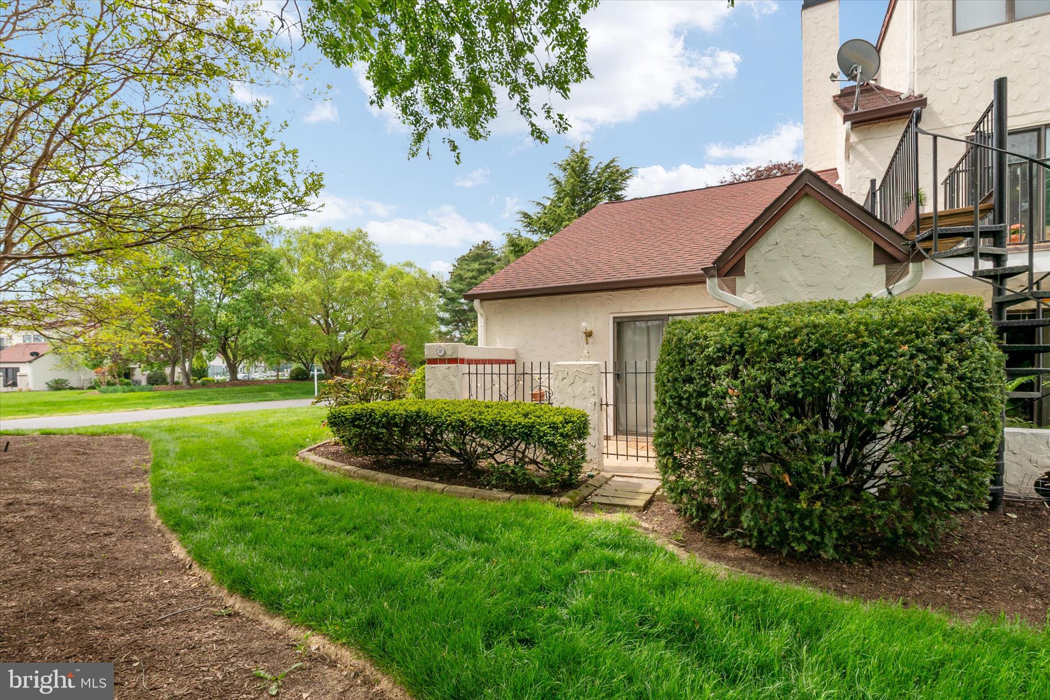 QUEENS LANDING - Residential