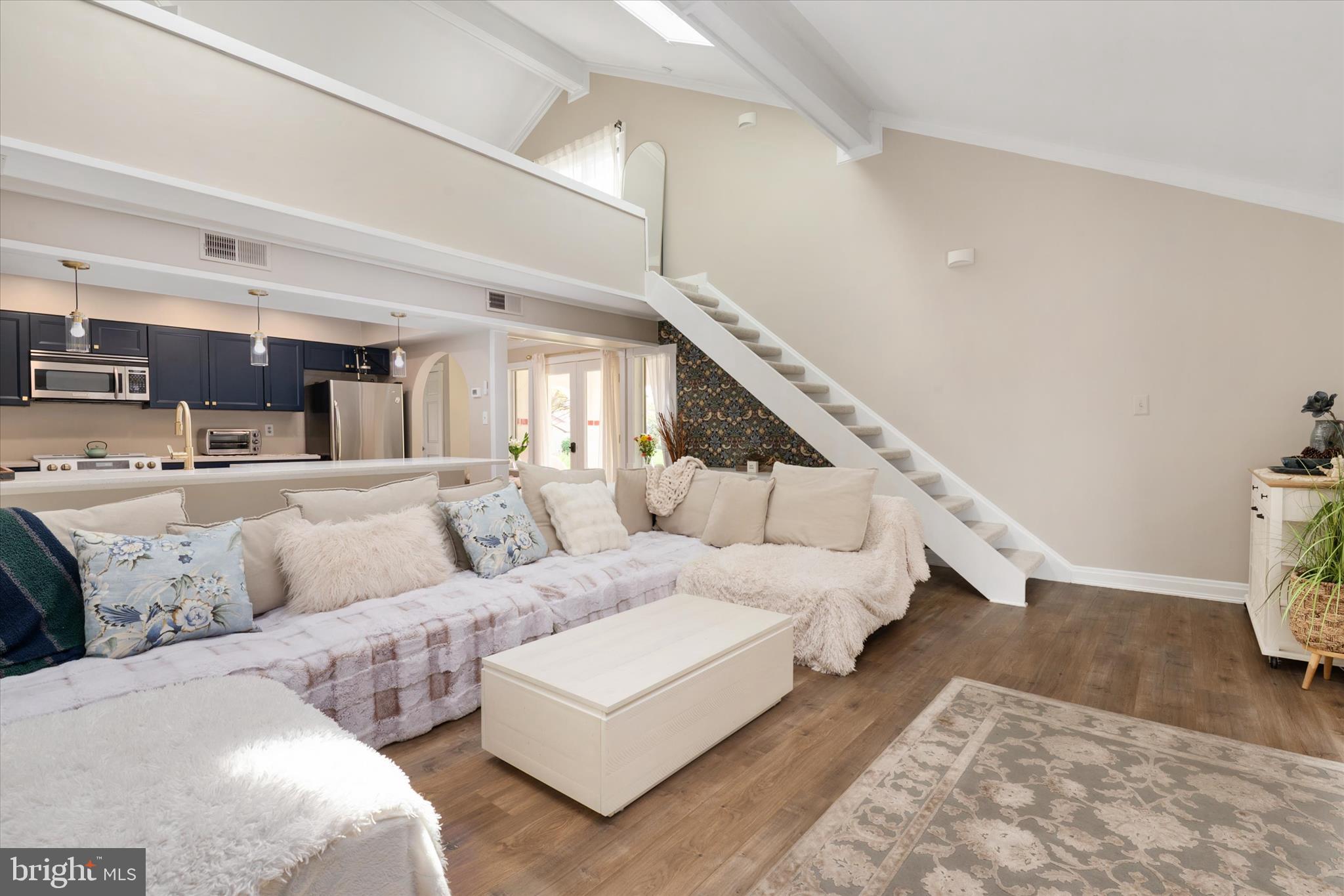 QUEENS LANDING - Residential