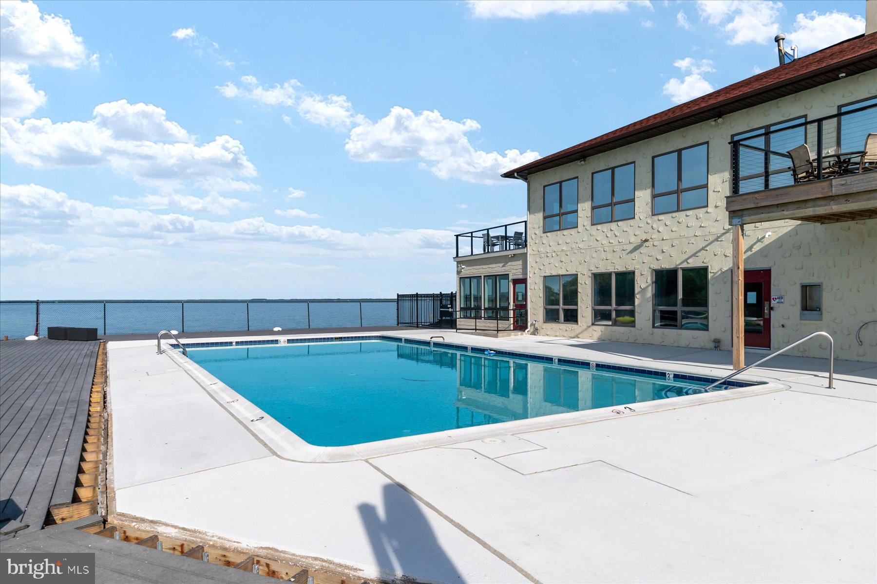 QUEENS LANDING - Residential