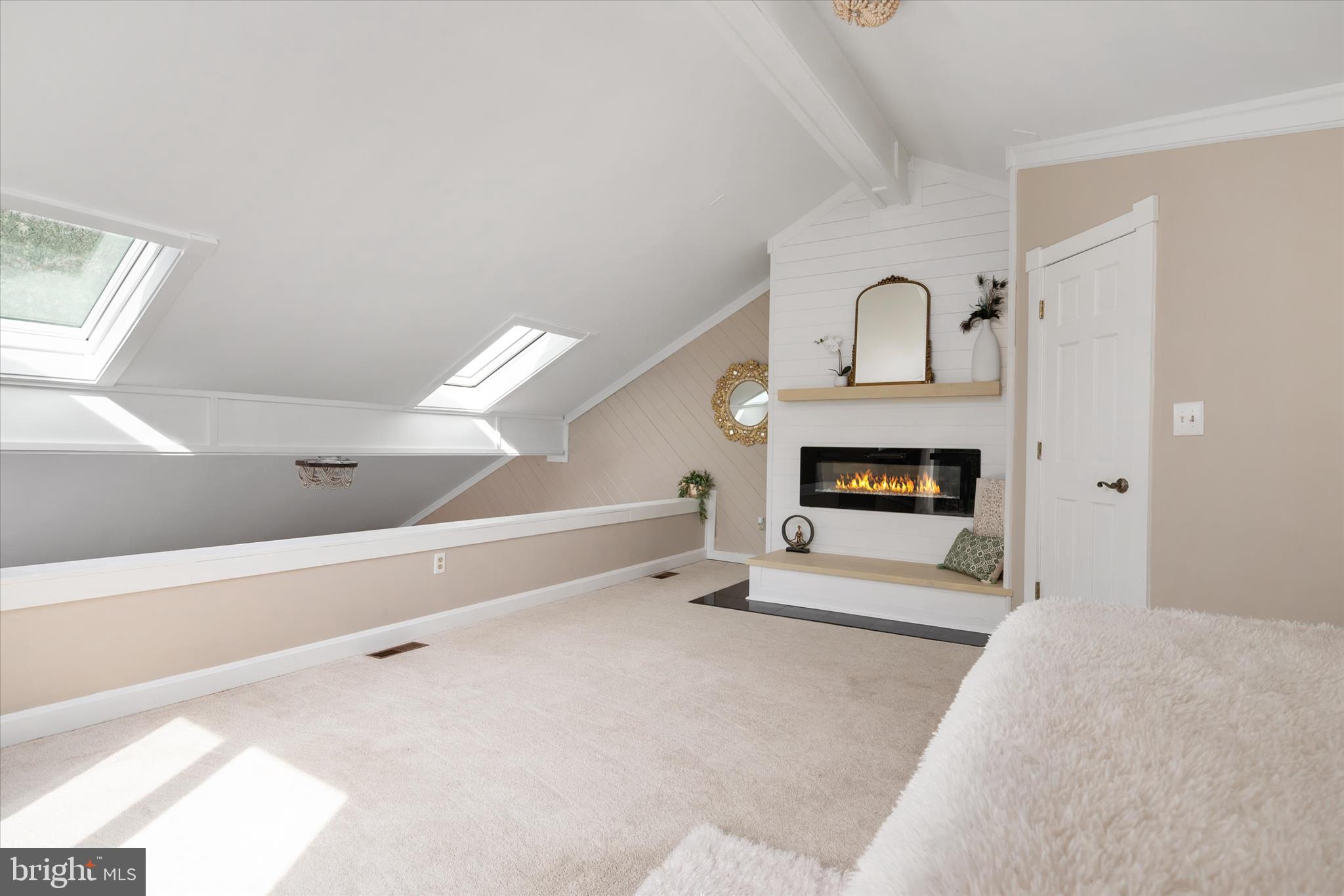 QUEENS LANDING - Residential