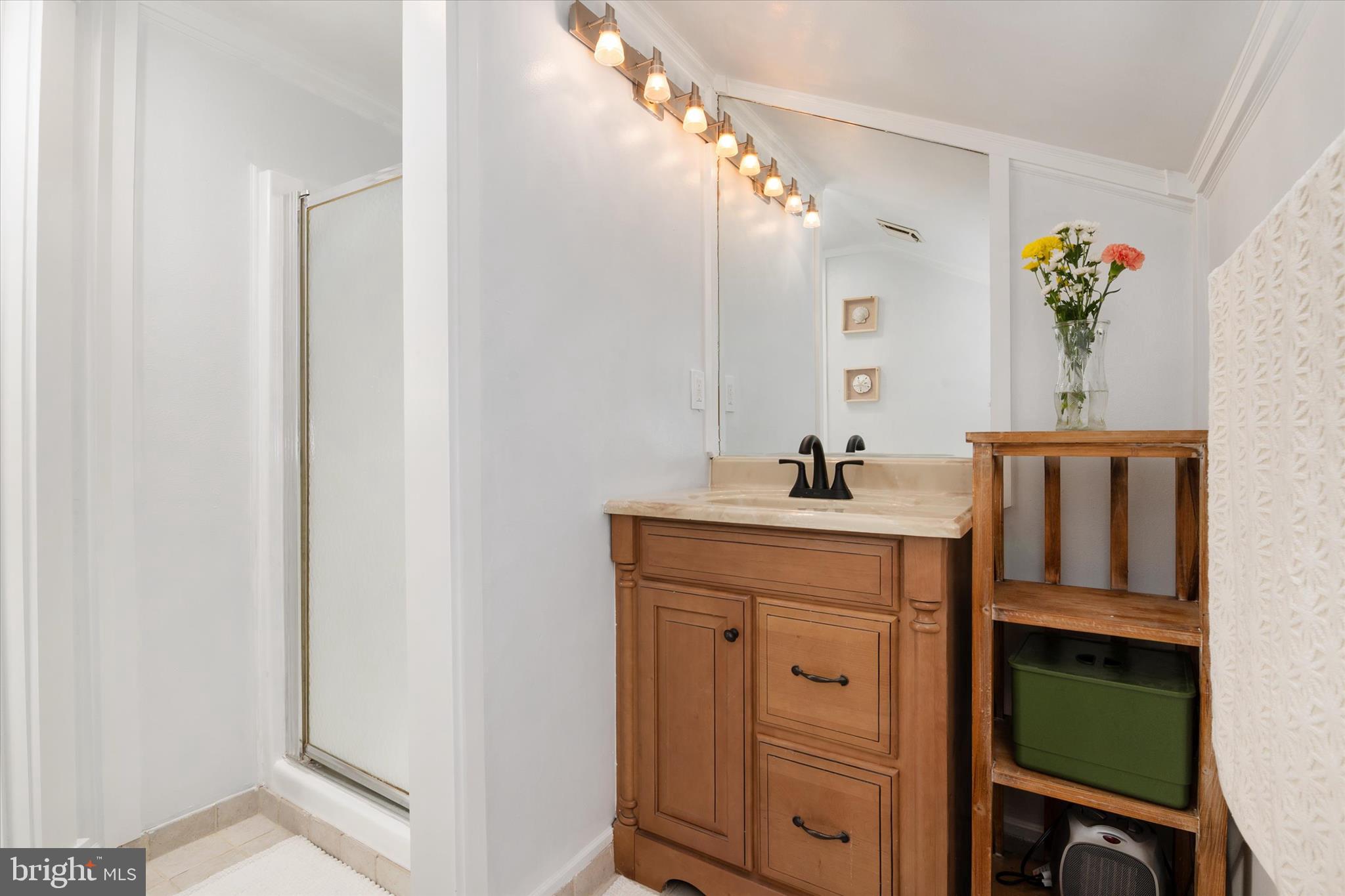 QUEENS LANDING - Residential