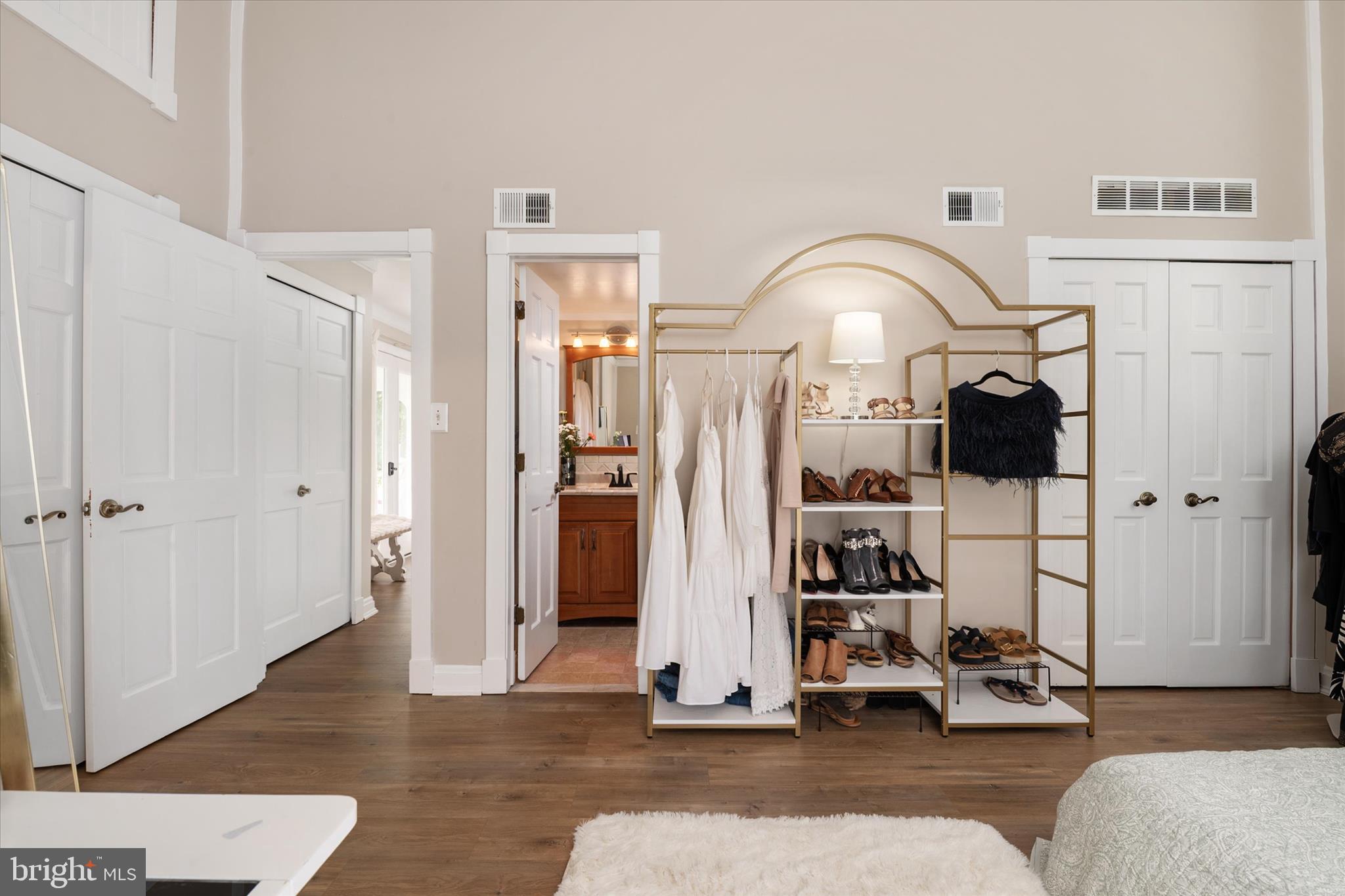 QUEENS LANDING - Residential