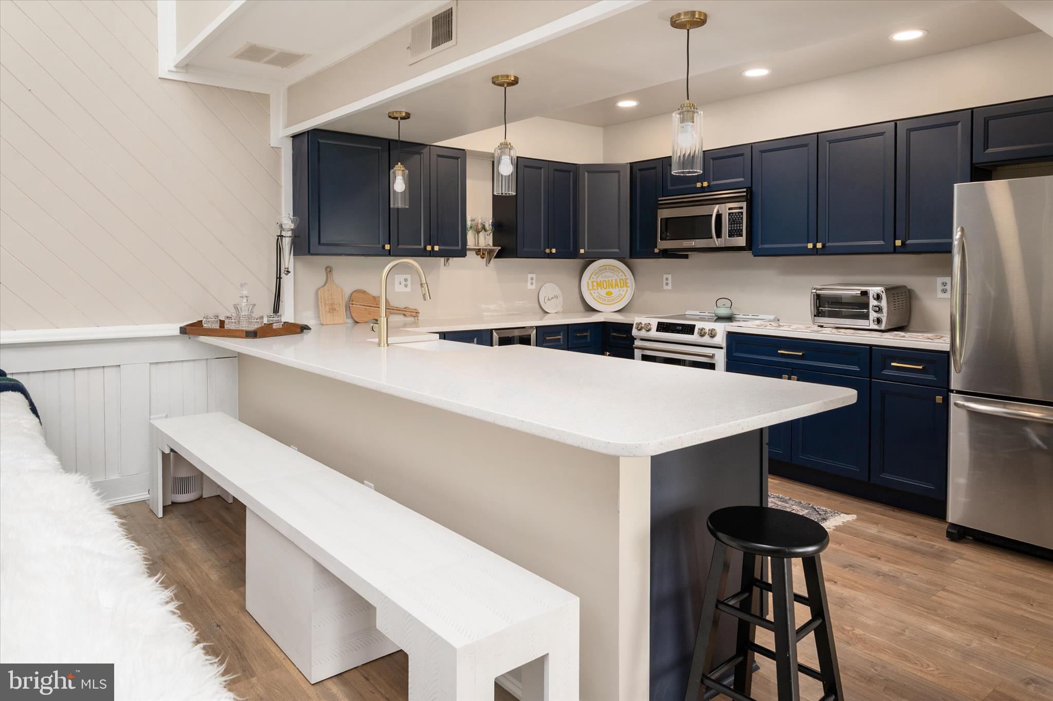 QUEENS LANDING - Residential