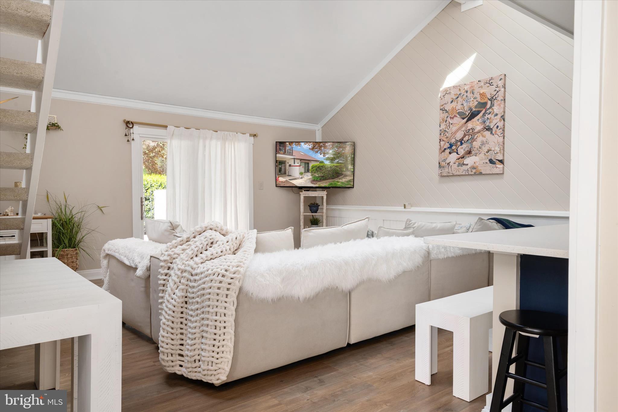 QUEENS LANDING - Residential