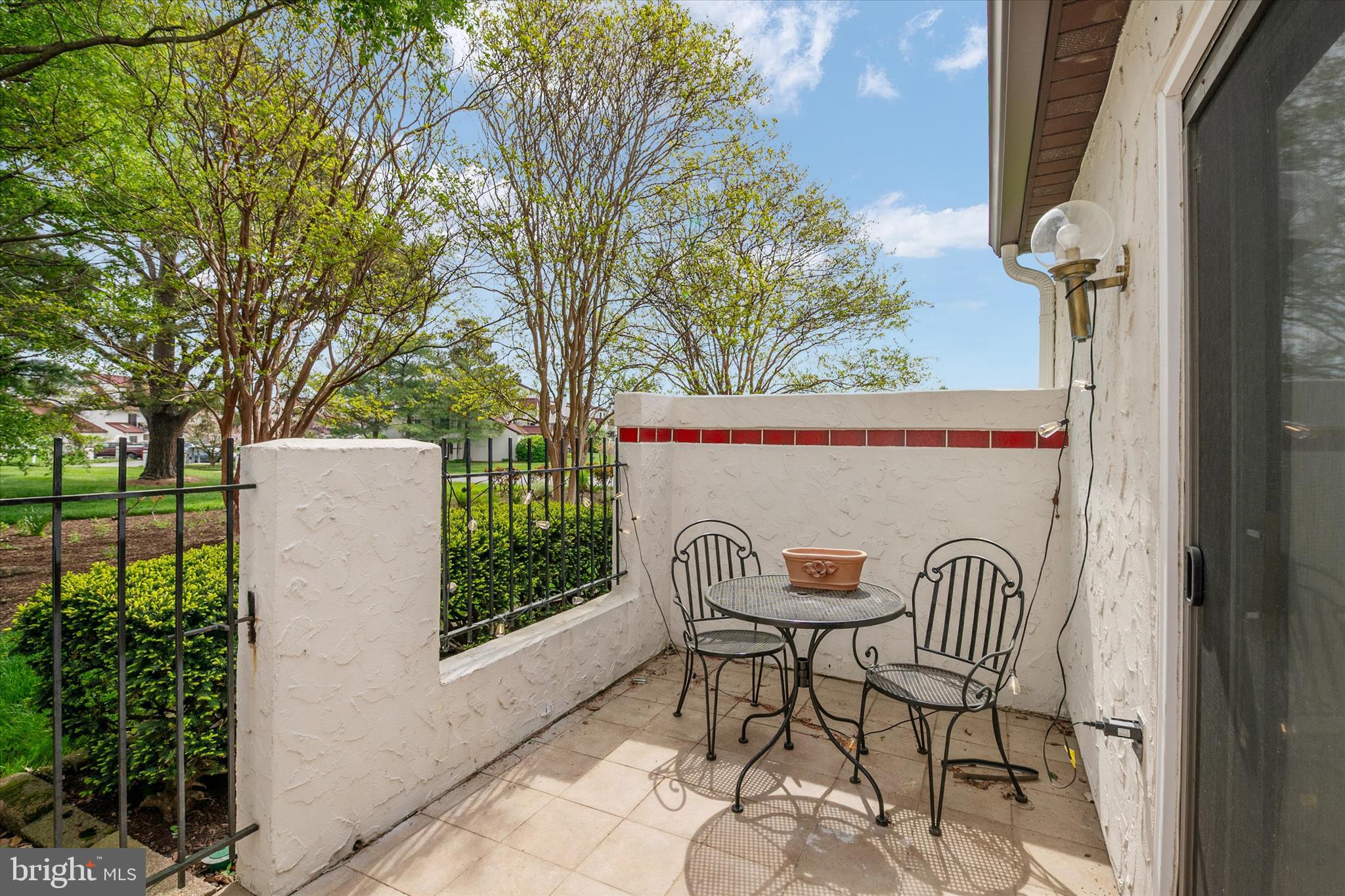 QUEENS LANDING - Residential