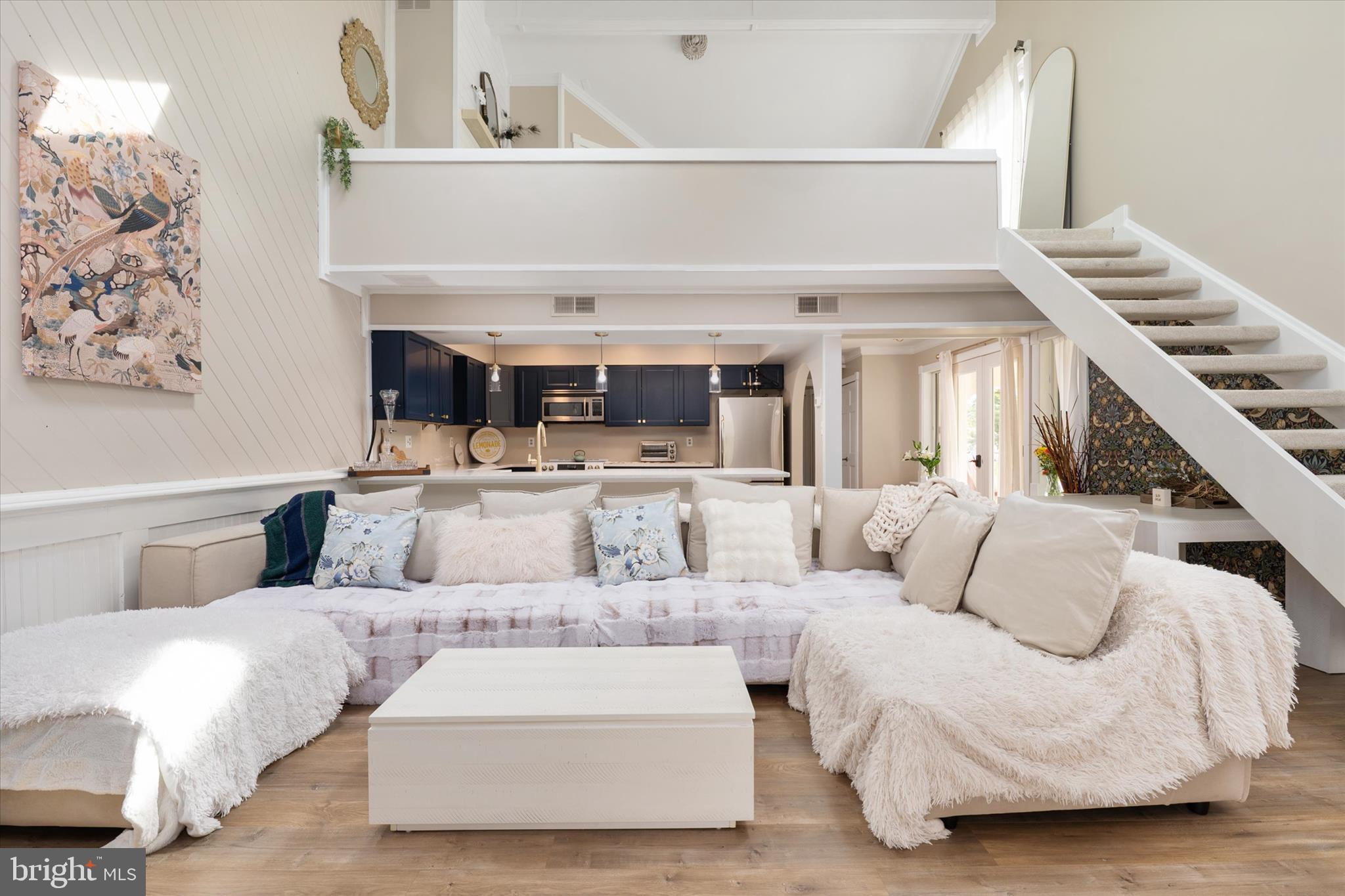 QUEENS LANDING - Residential