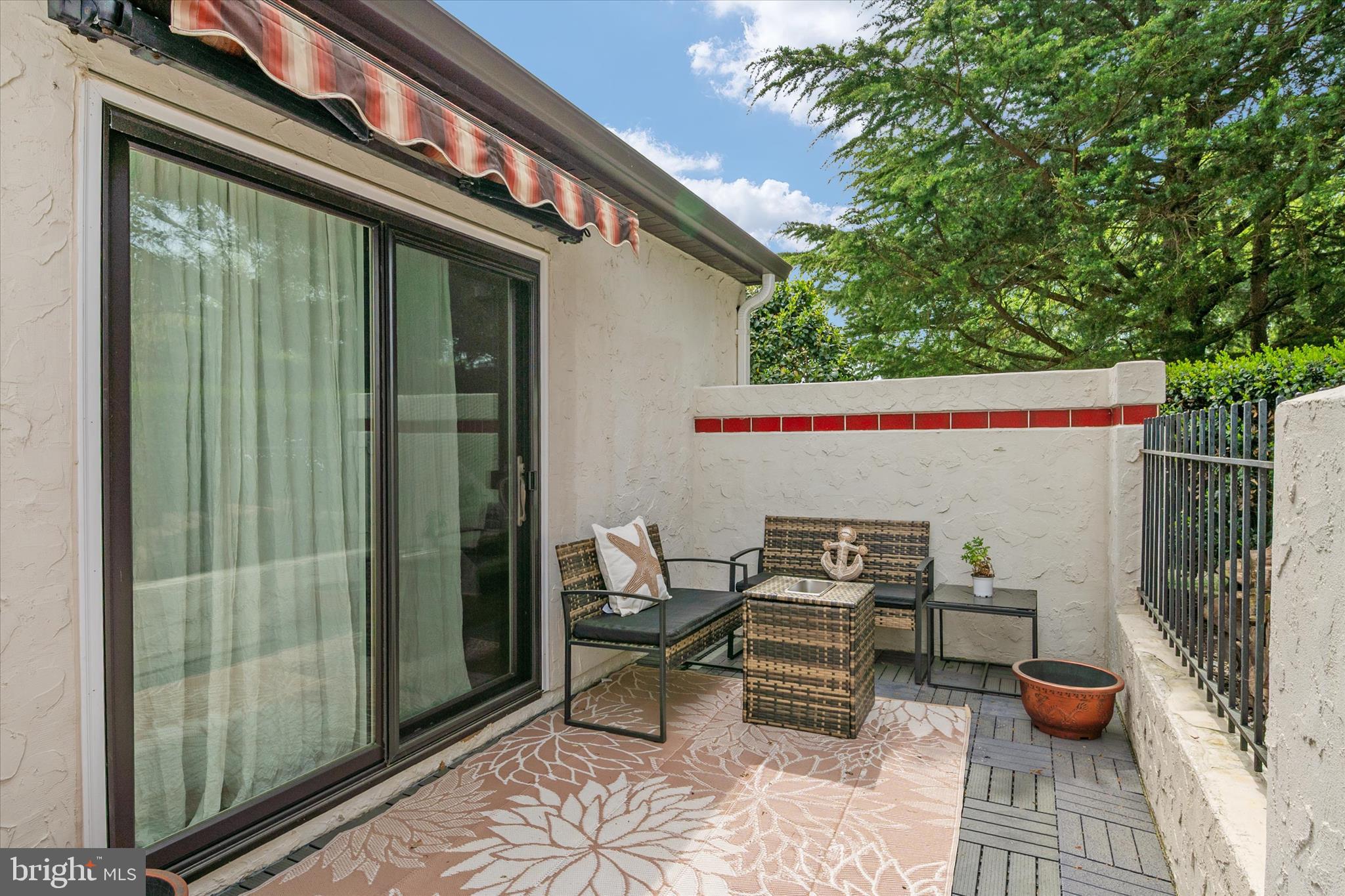 QUEENS LANDING - Residential