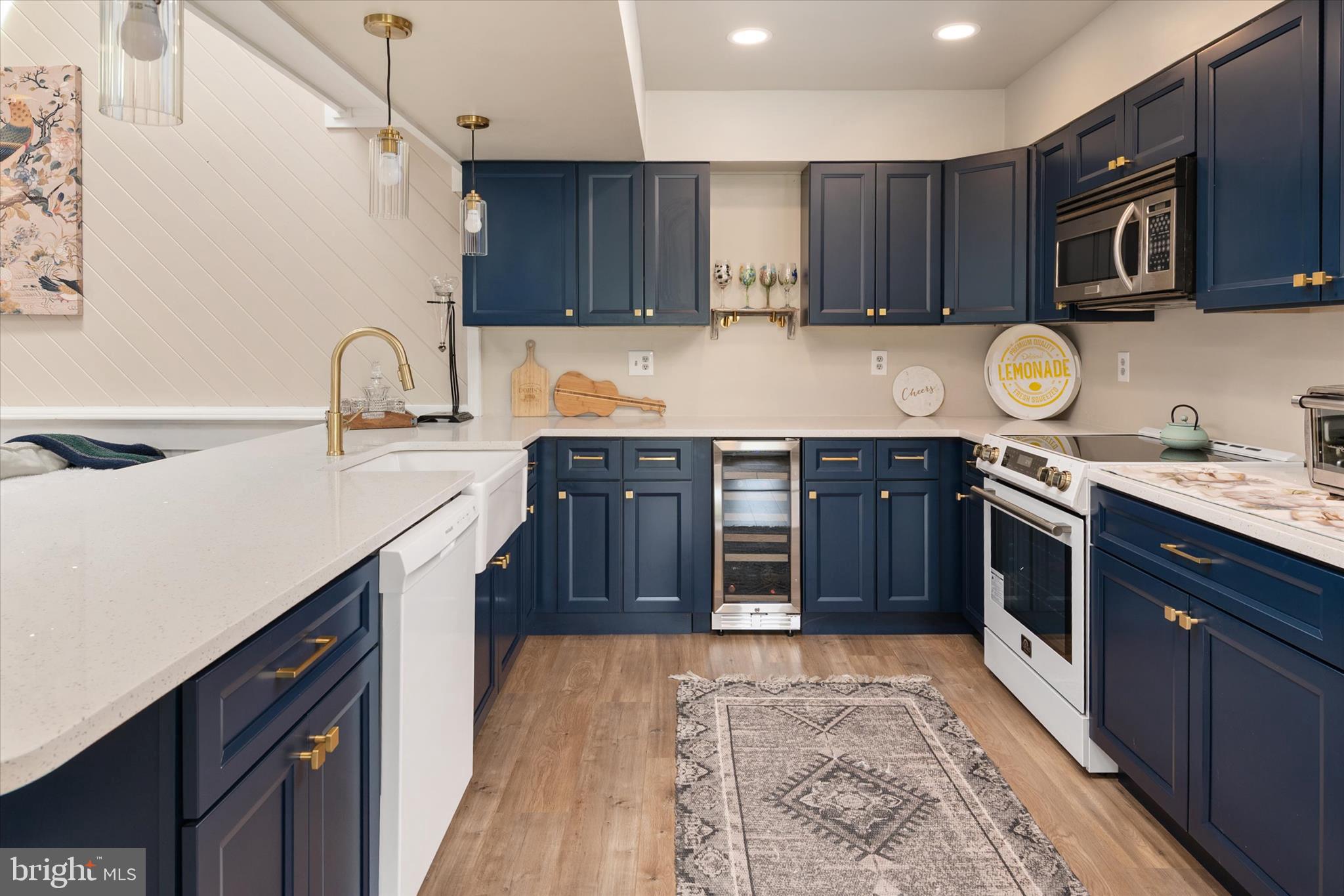 QUEENS LANDING - Residential