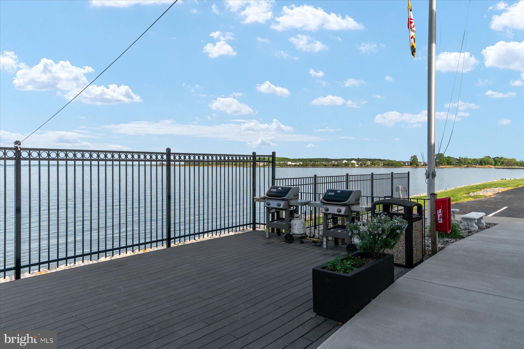 QUEENS LANDING - Residential