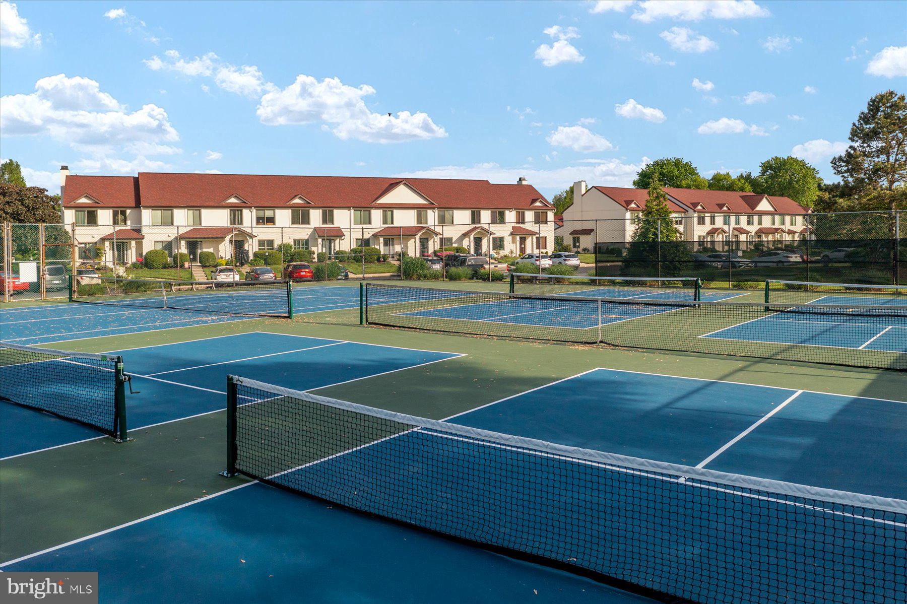 QUEENS LANDING - Residential