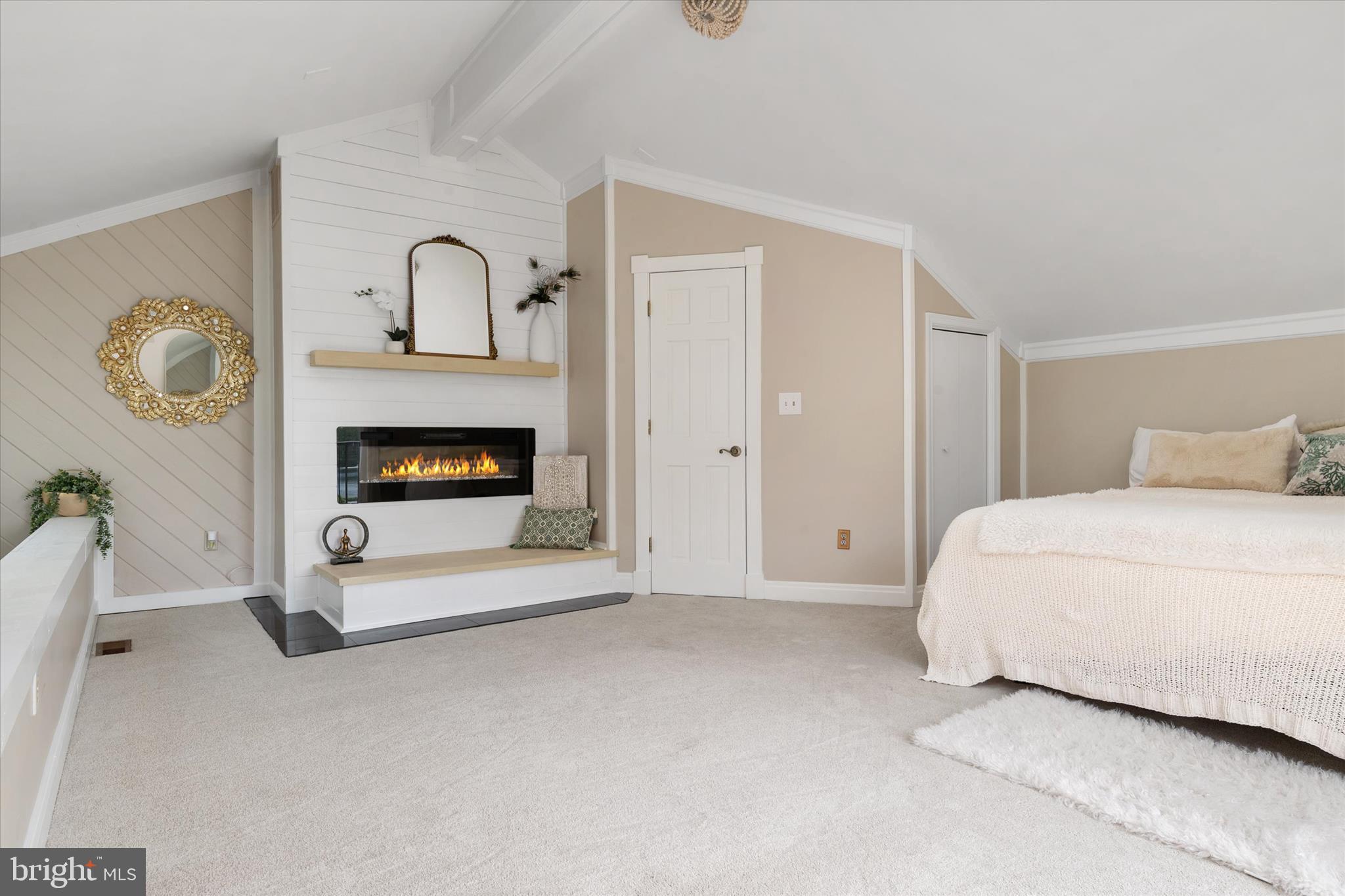 QUEENS LANDING - Residential