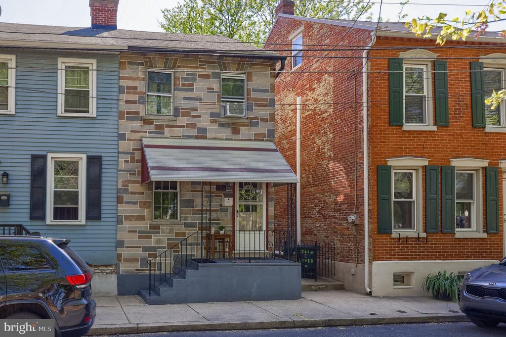 Photo of 254 E Lemon Street, LANCASTER, PA 17602 (MLS # PALA2087418)