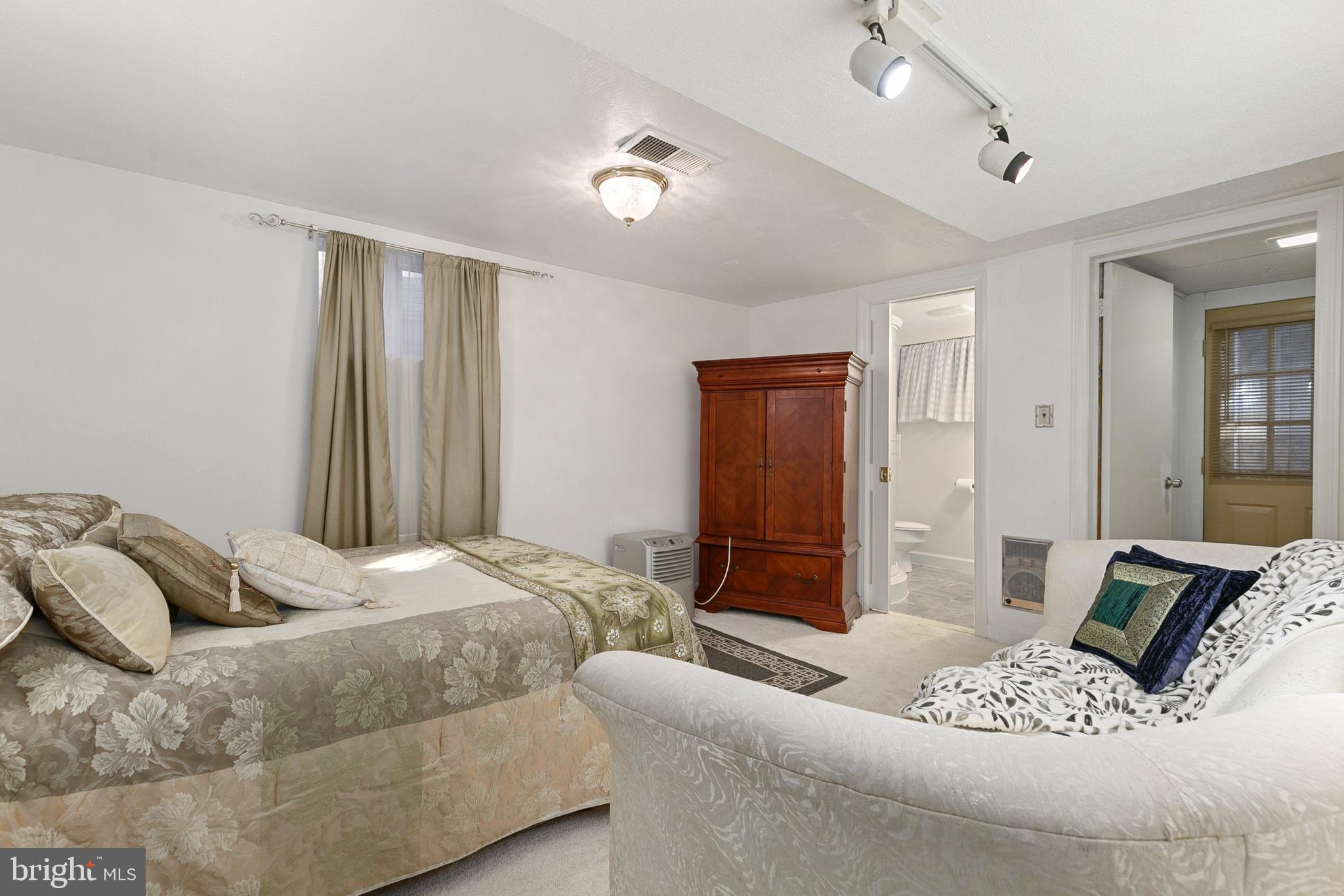 COLLEGE PARK - Residential