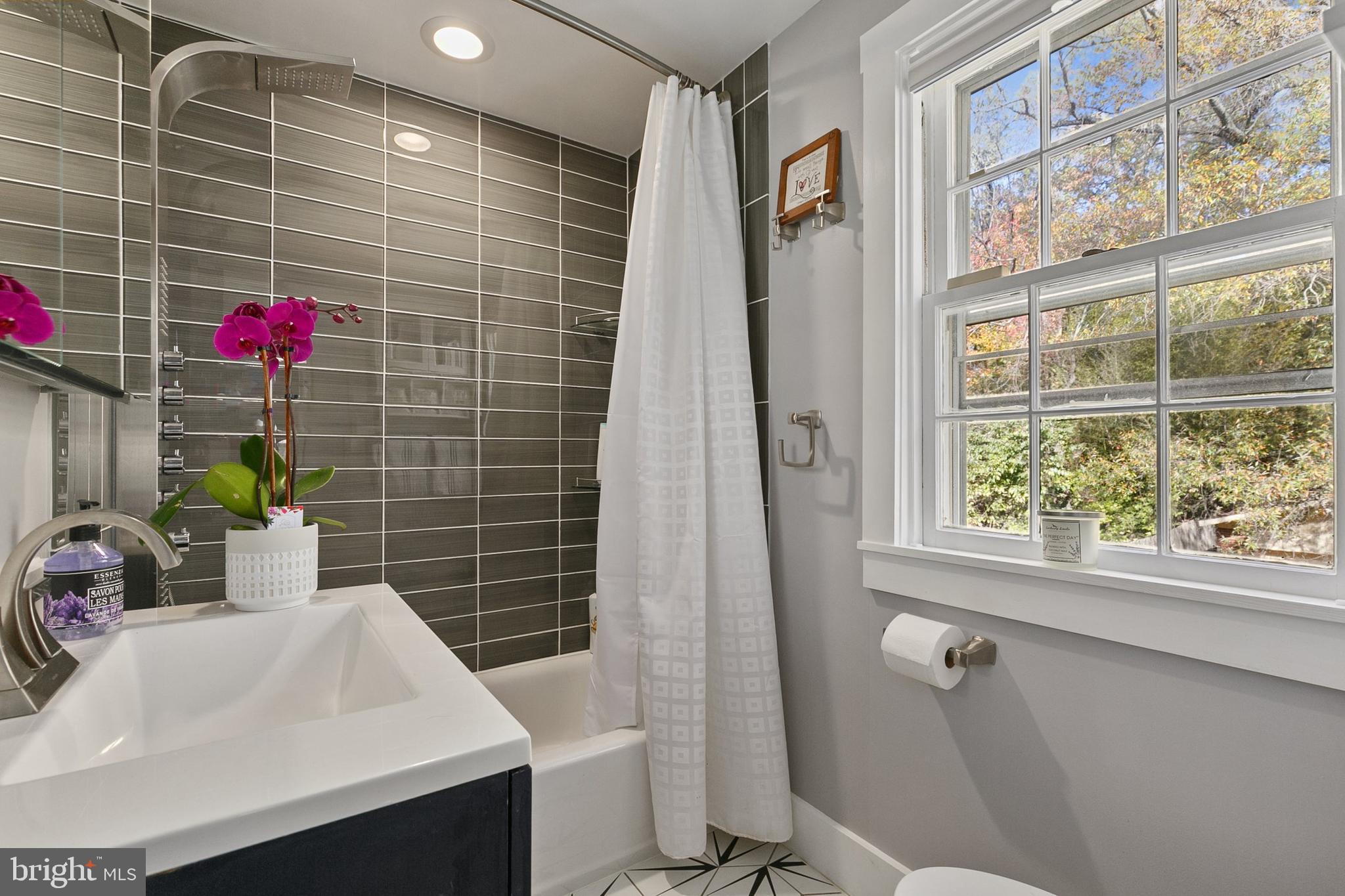 COLLEGE PARK - Residential