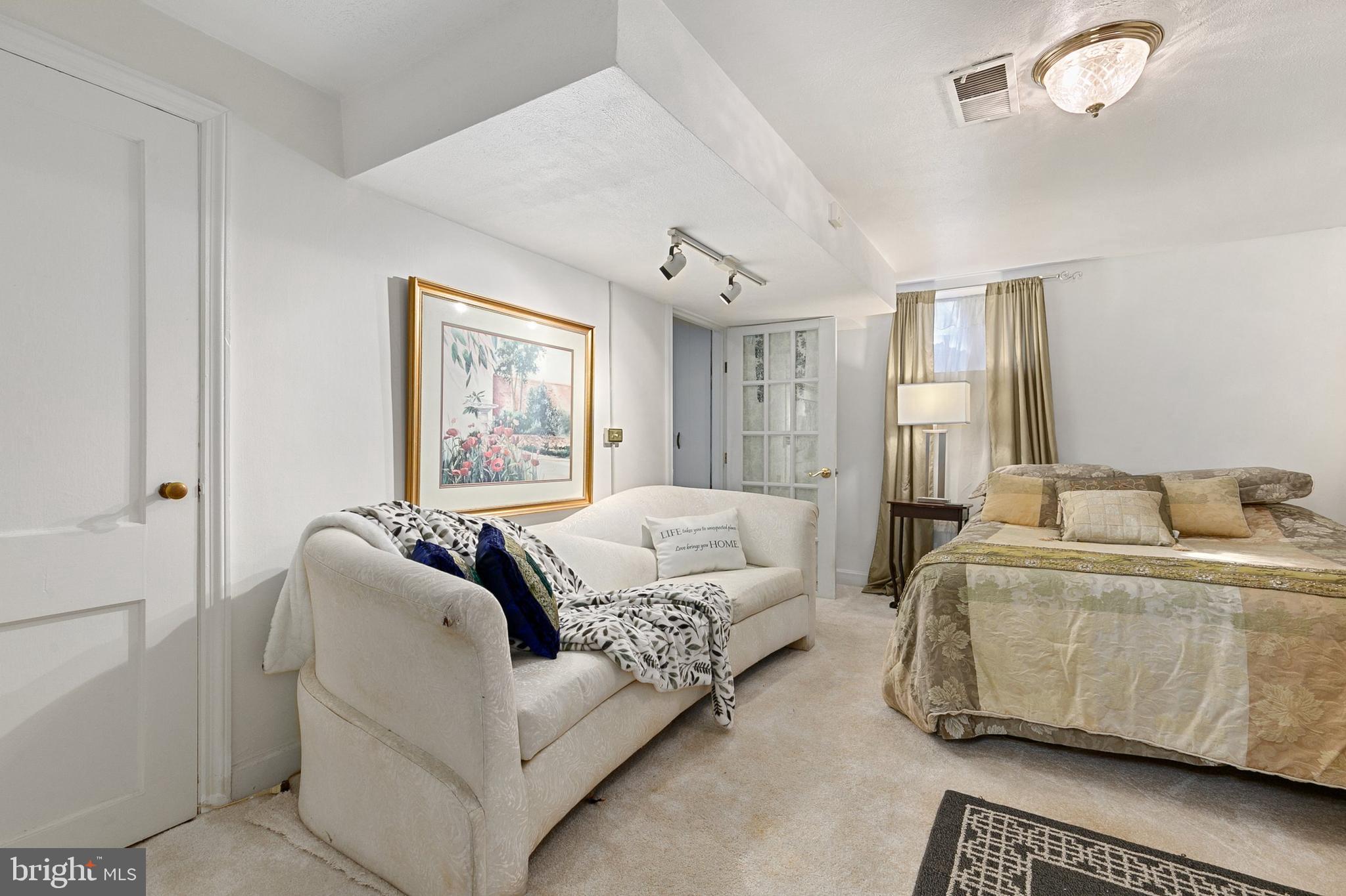 COLLEGE PARK - Residential