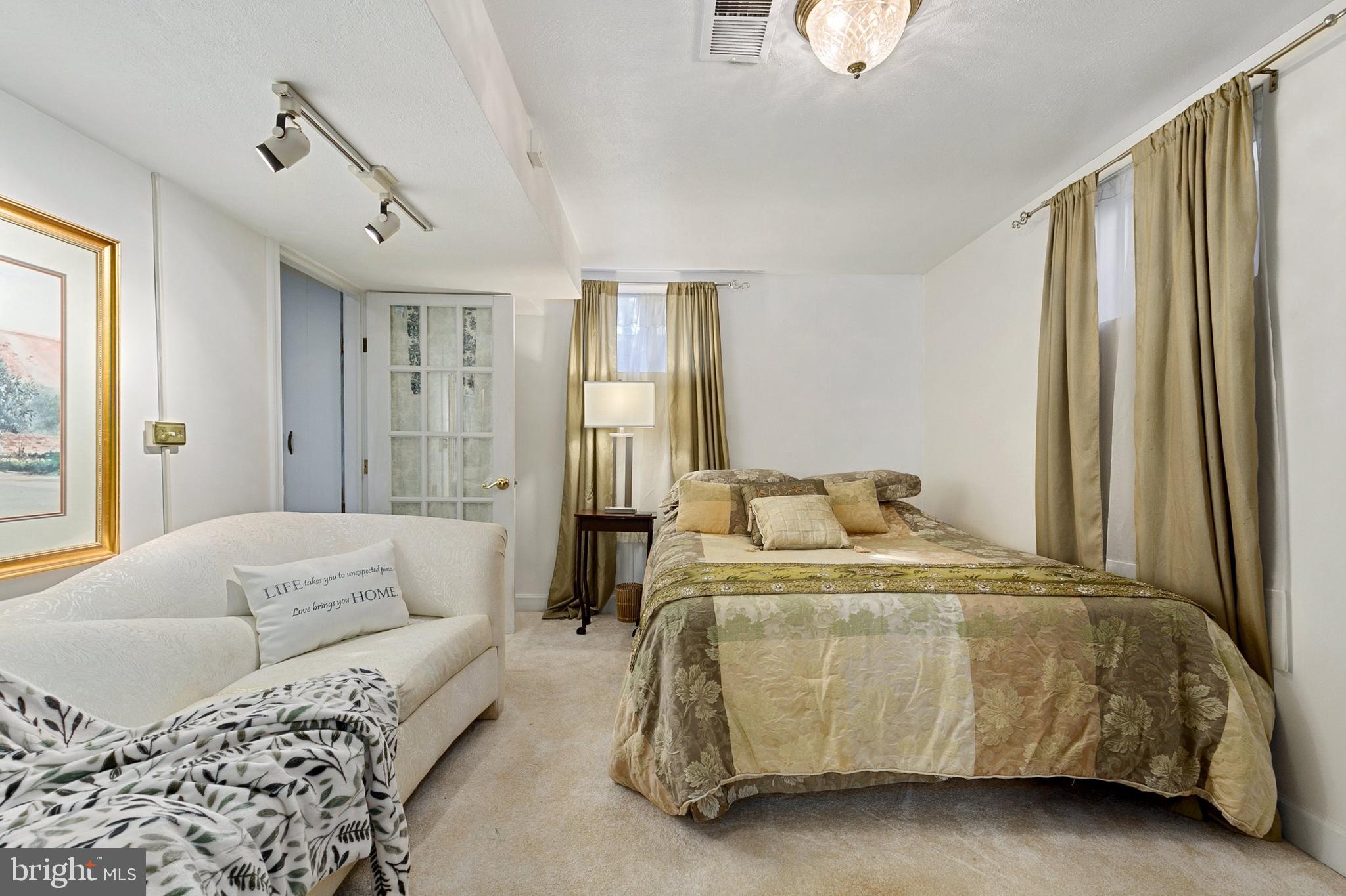 COLLEGE PARK - Residential