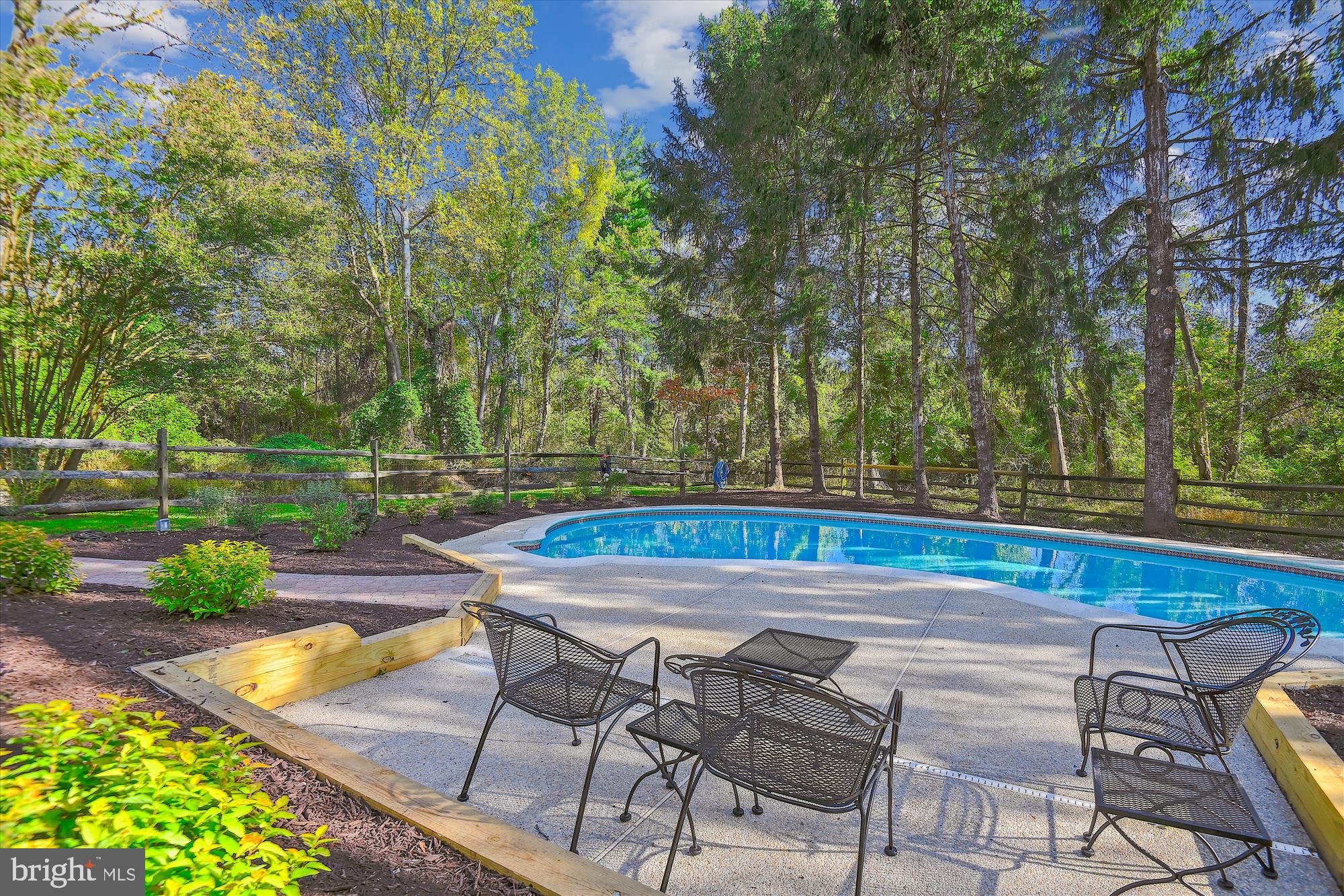 FALLS ROAD CORRIDOR - Residential