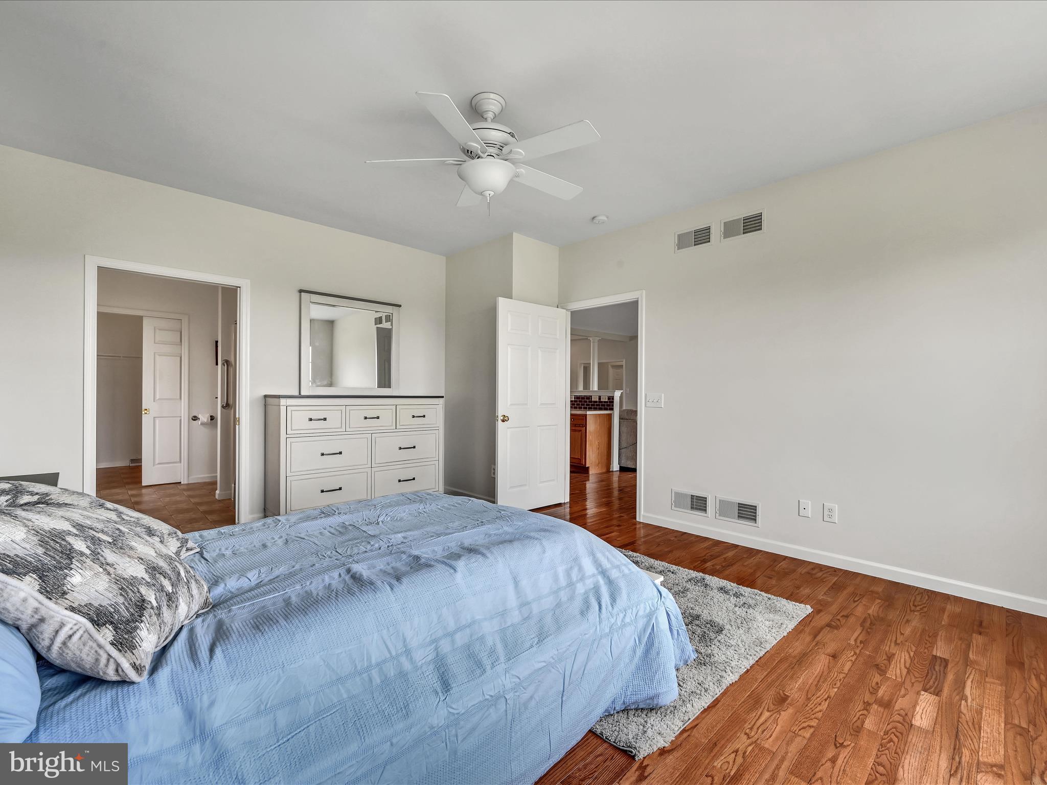 LINCOLNS MEADOW - Residential