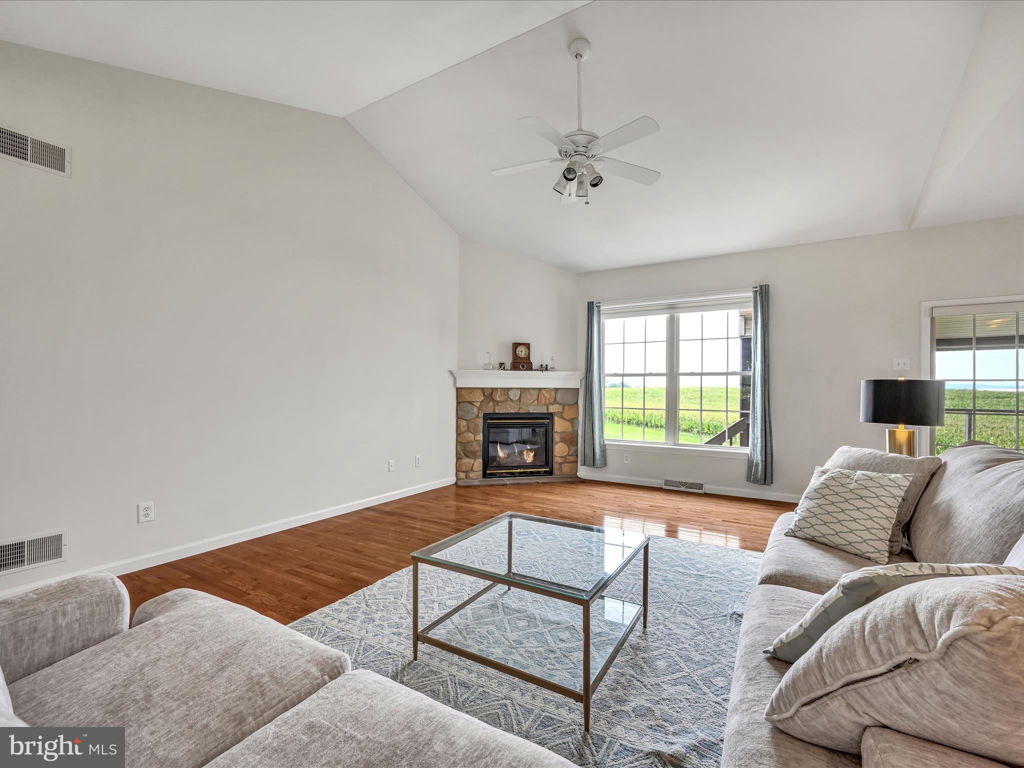 LINCOLNS MEADOW - Residential