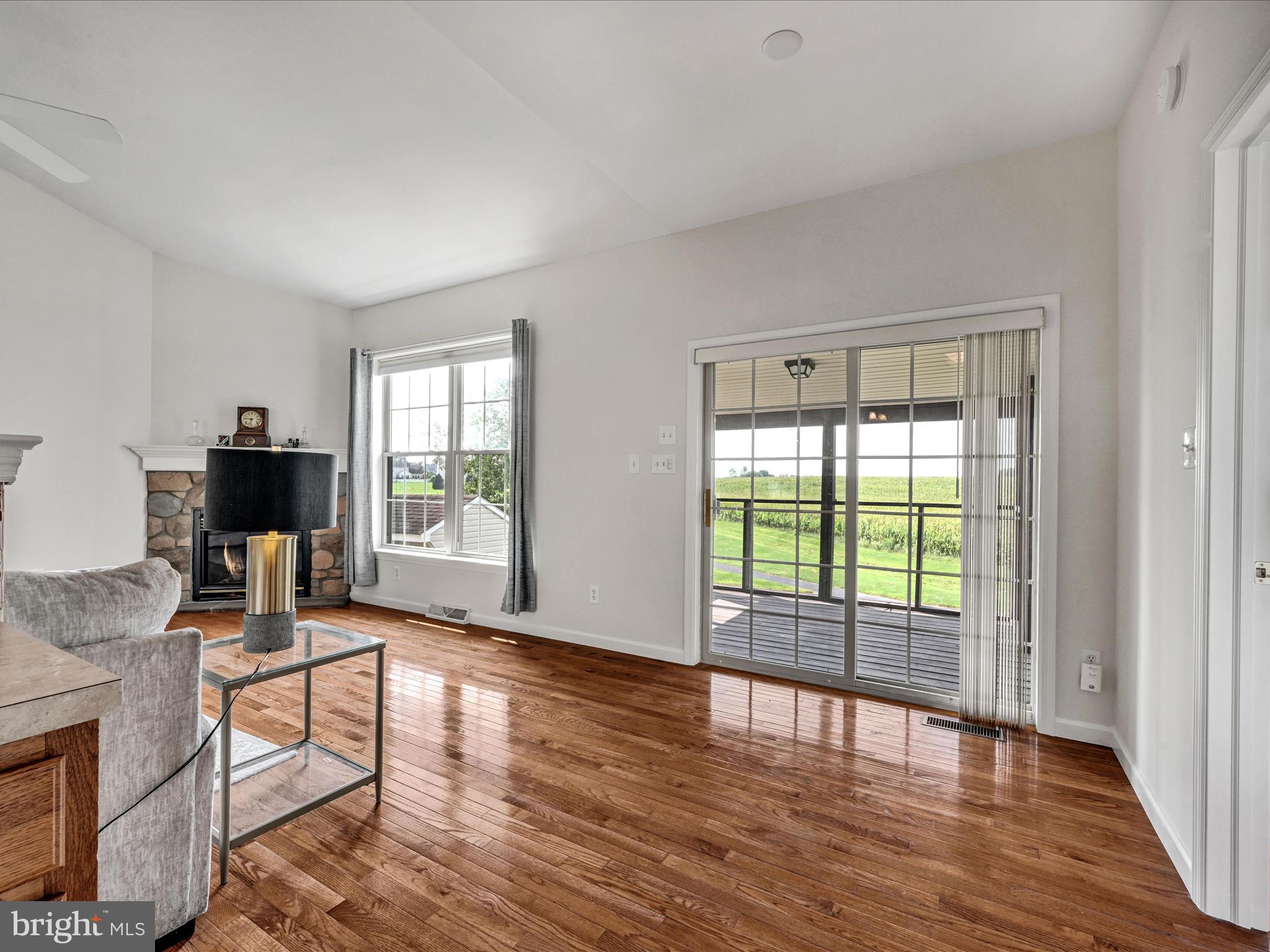 LINCOLNS MEADOW - Residential