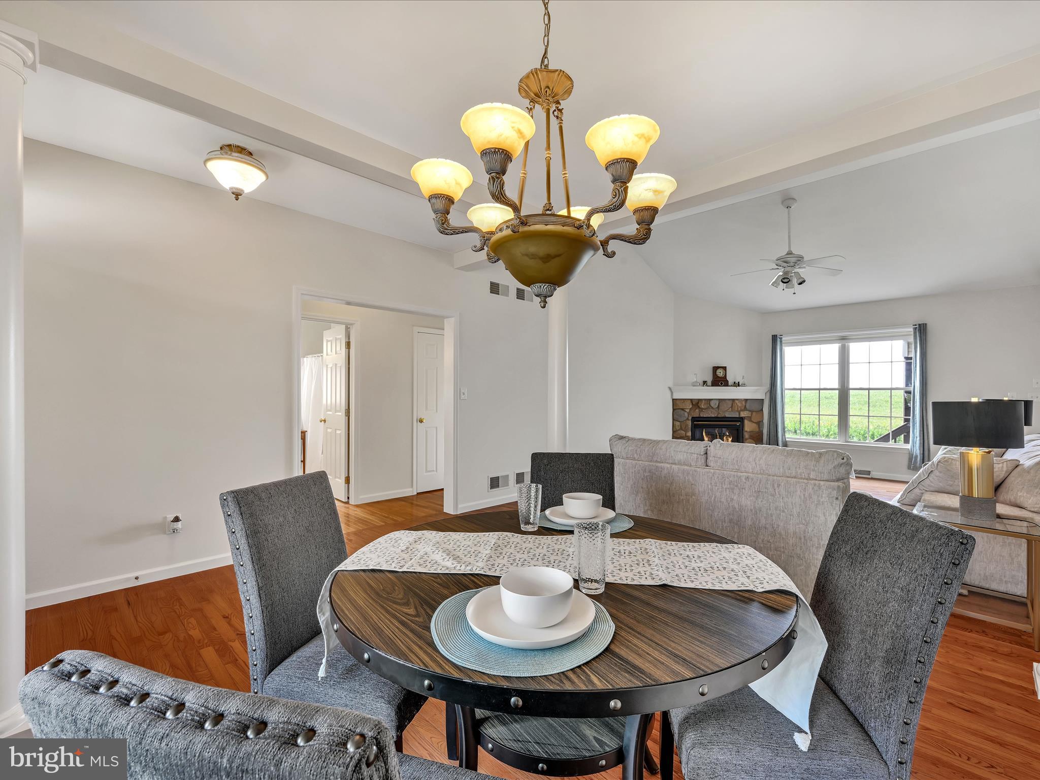 LINCOLNS MEADOW - Residential