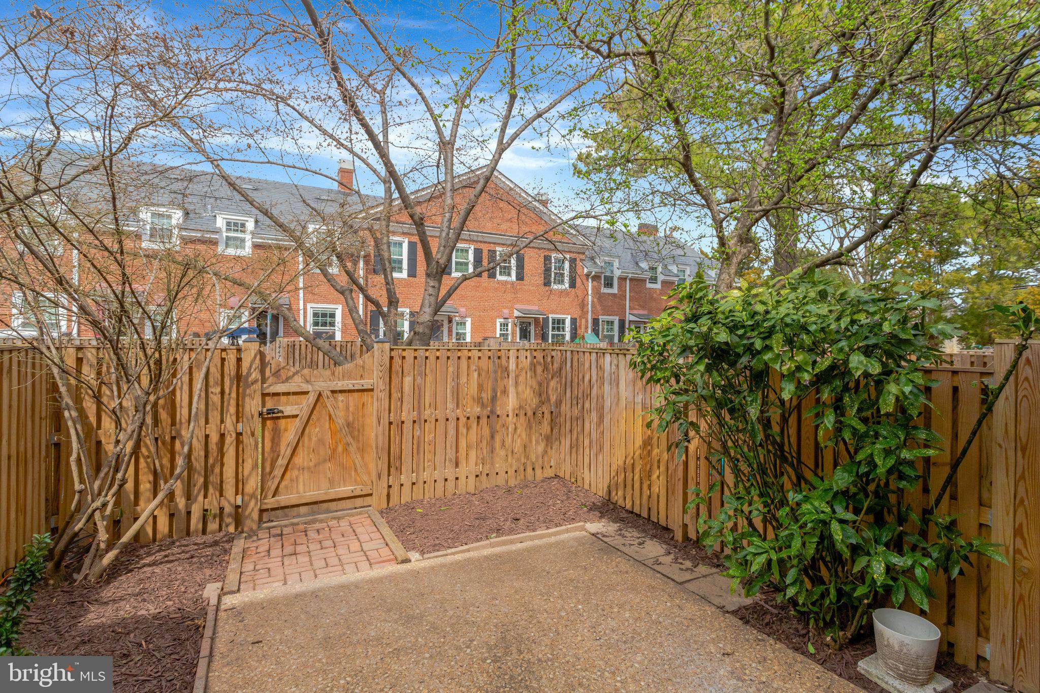 FAIRLINGTON MEADOWS - Residential