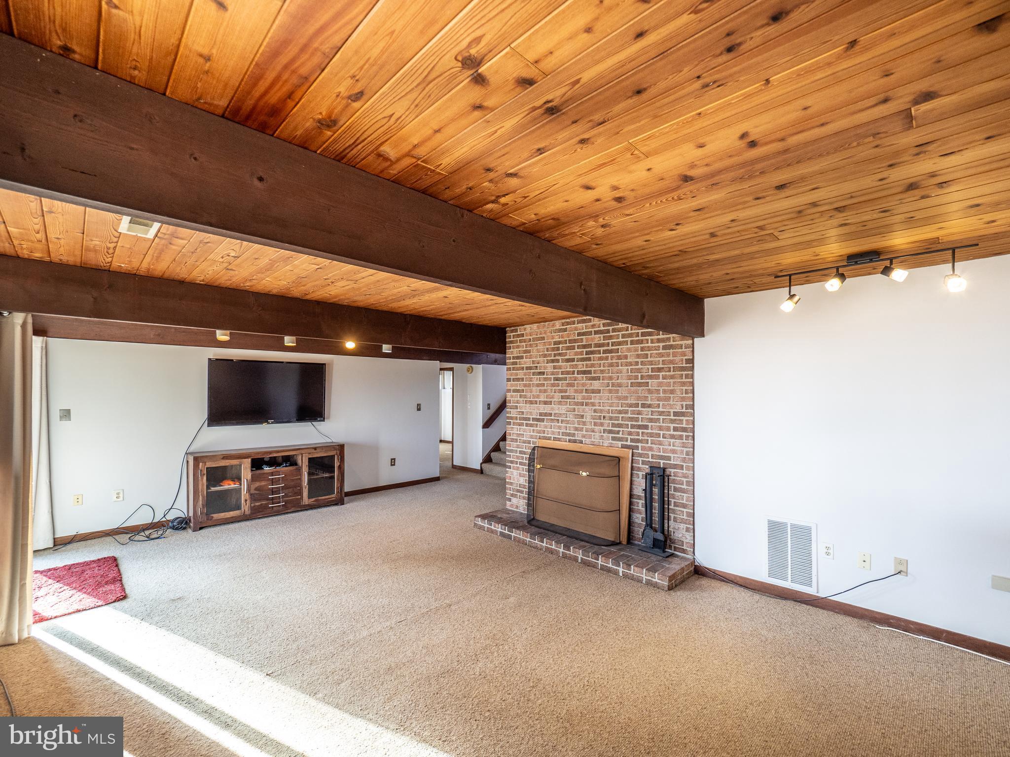 DARNESTOWN KNOLLS - Residential Lease