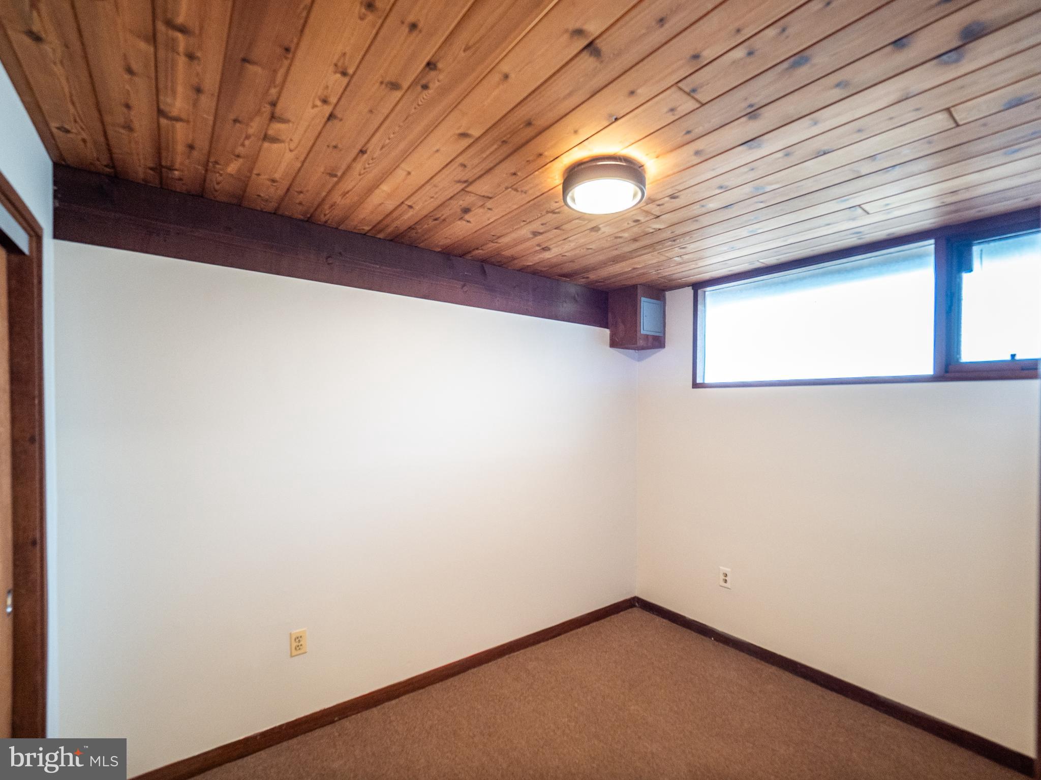 DARNESTOWN KNOLLS - Residential Lease