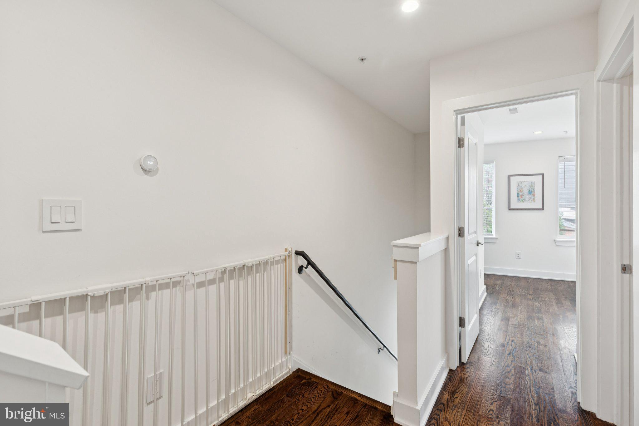 QUEEN VILLAGE - Residential