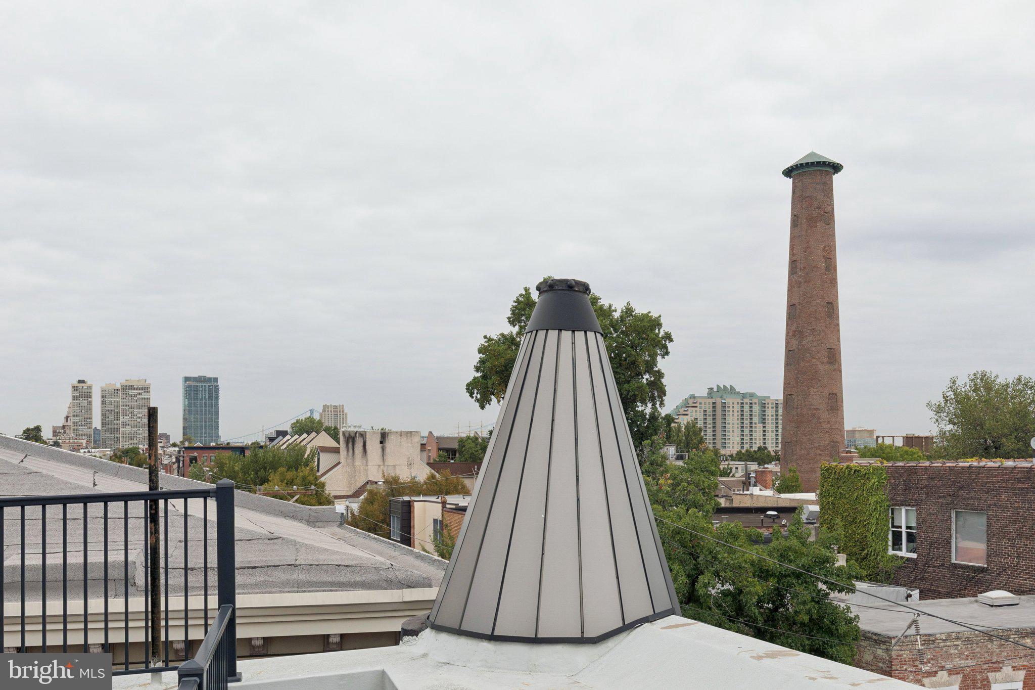 QUEEN VILLAGE - Residential