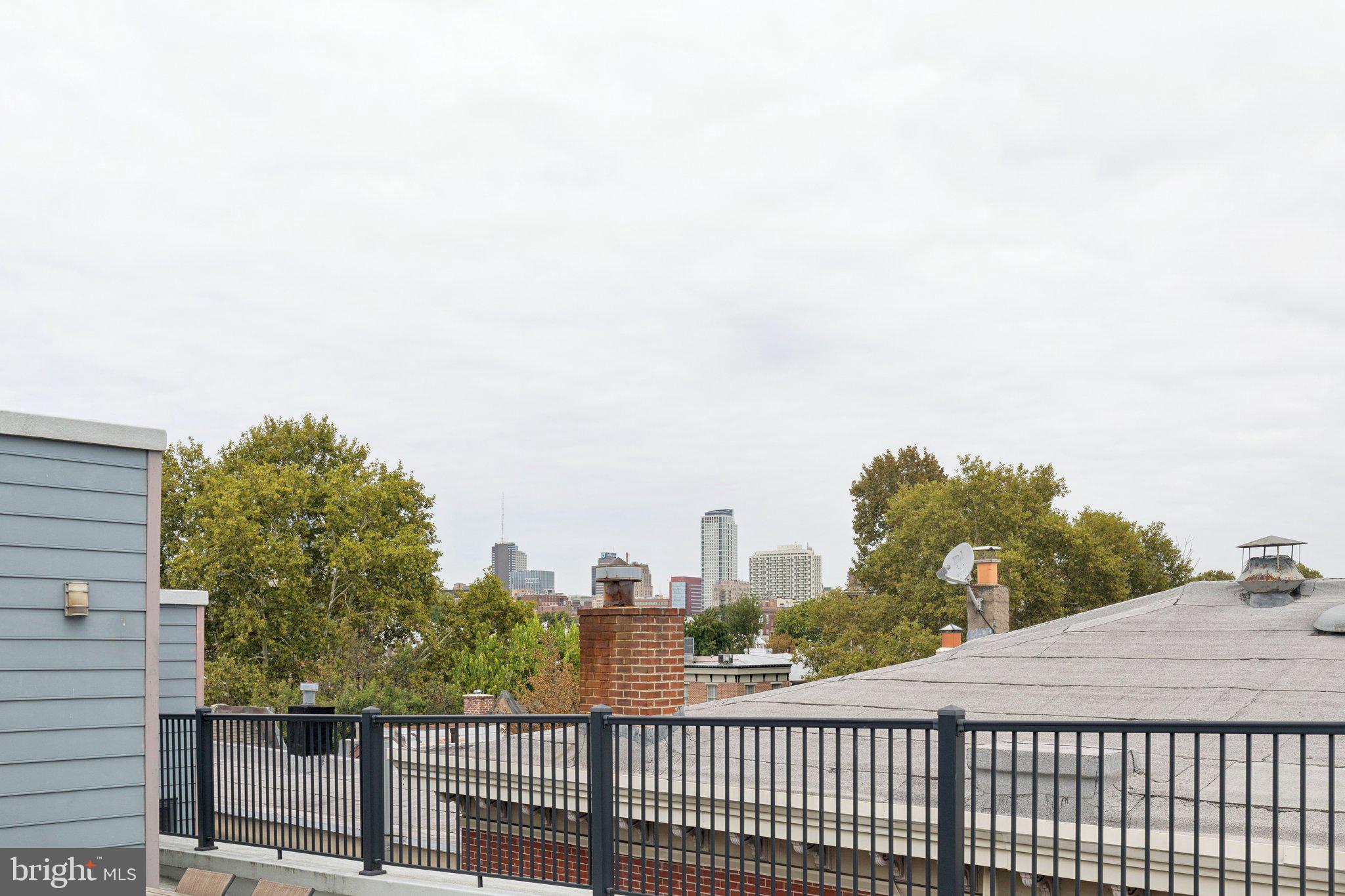 QUEEN VILLAGE - Residential