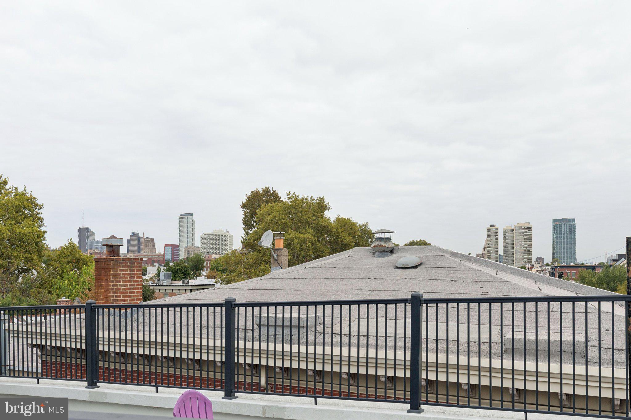 QUEEN VILLAGE - Residential