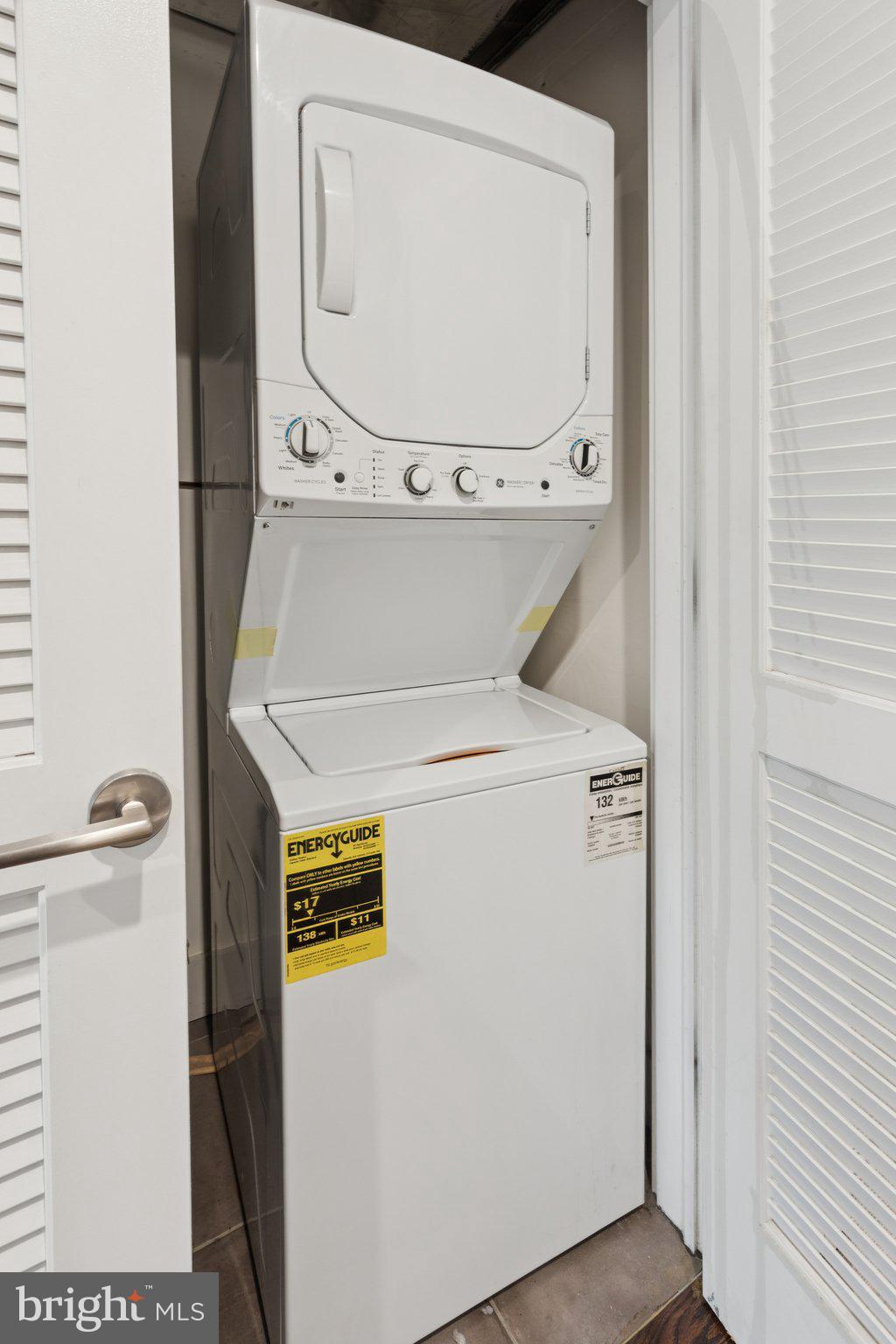 QUEEN VILLAGE - Residential